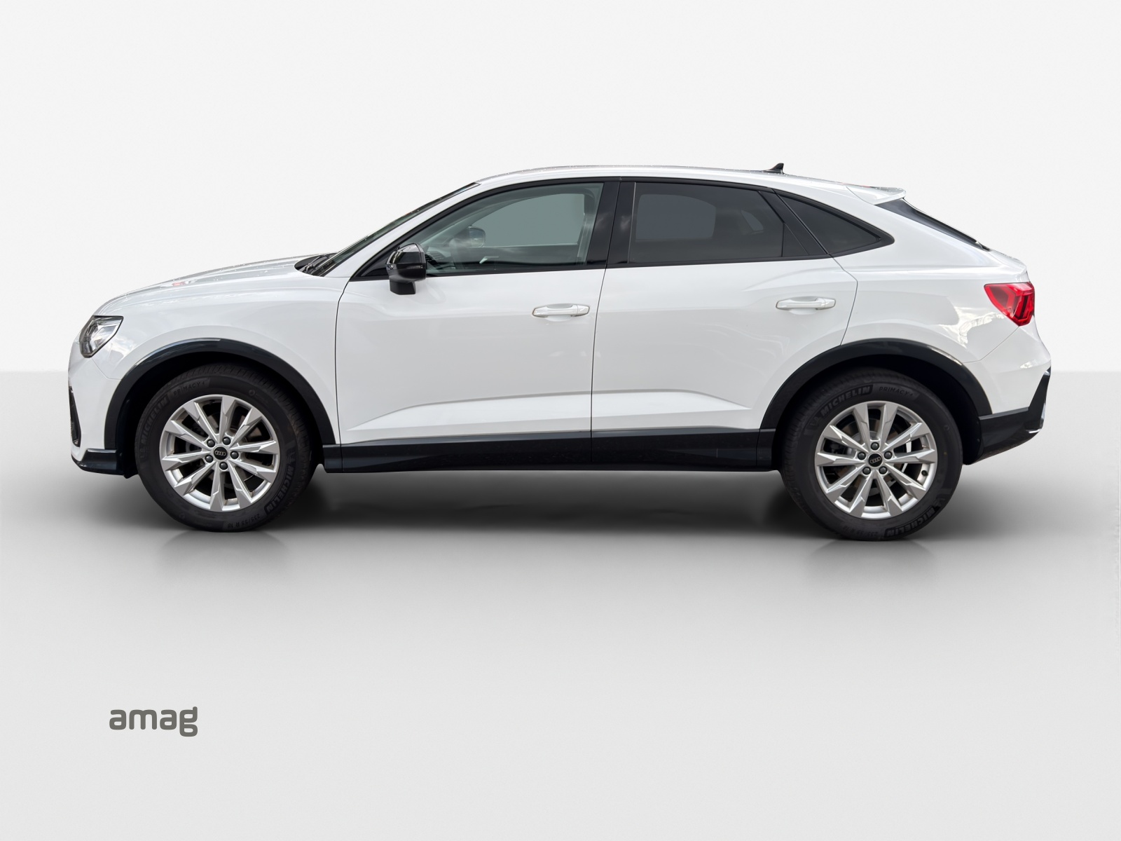 AUDI Q3 Sportback 35 TFSI Attraction S-tronic-image-1