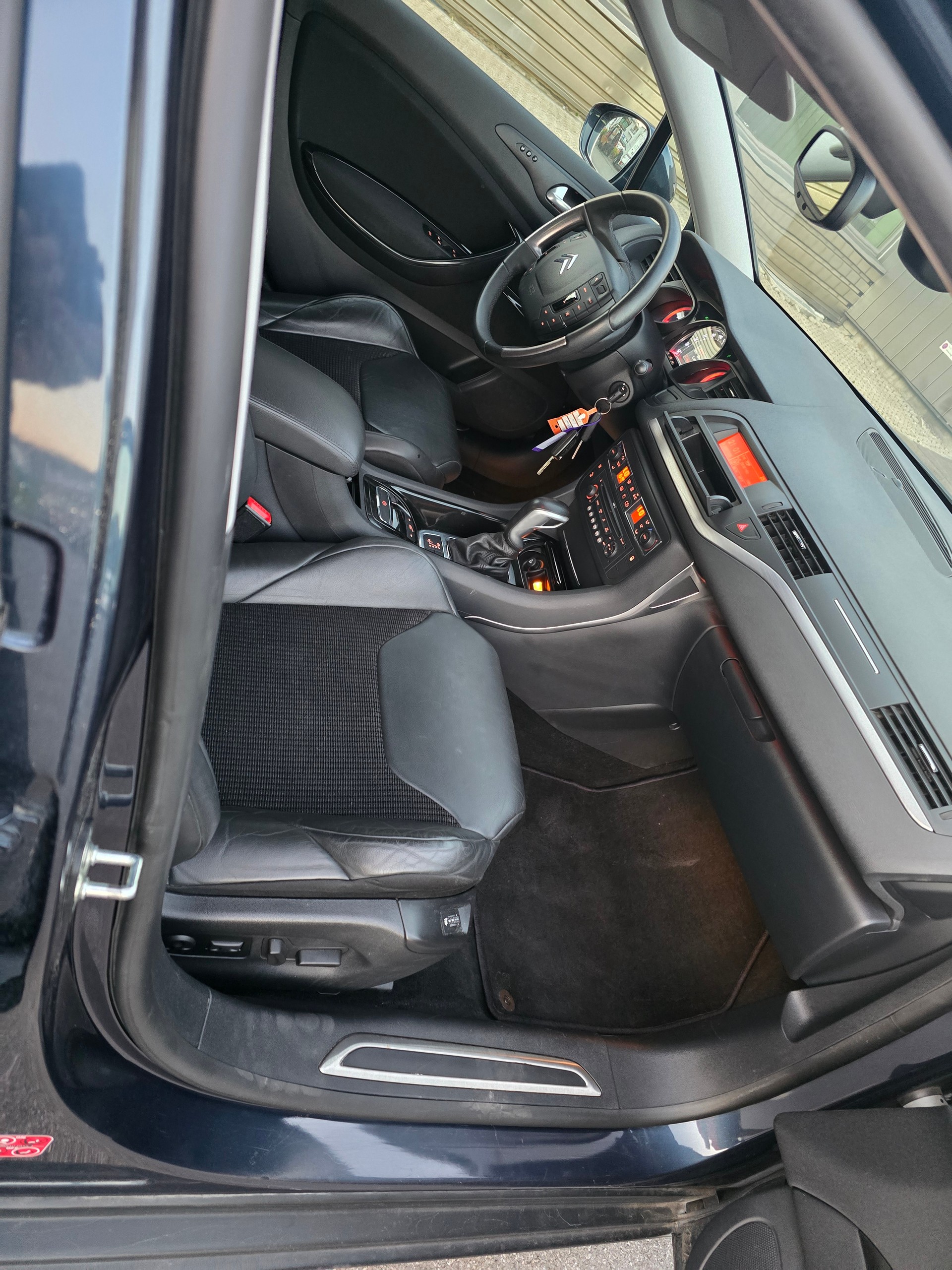 CITROEN C5 Berline 3.0 HDi V6 Exclusive Automatic-image-10