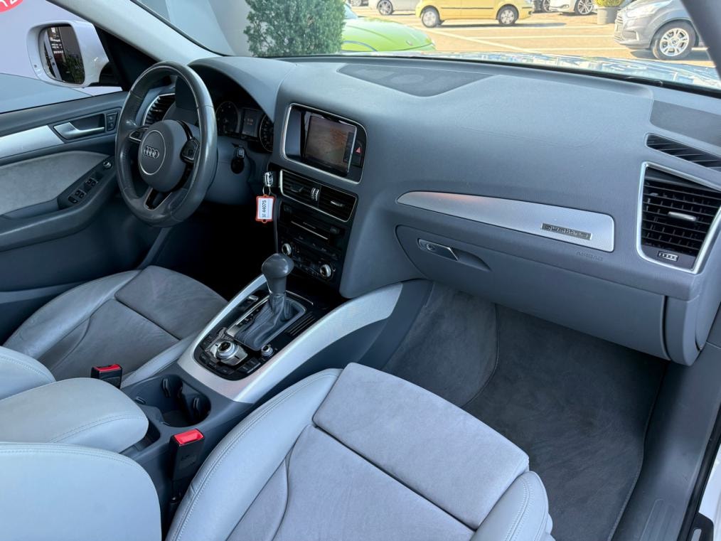 AUDI Q5 2.0 TDi quattro S line-image-6