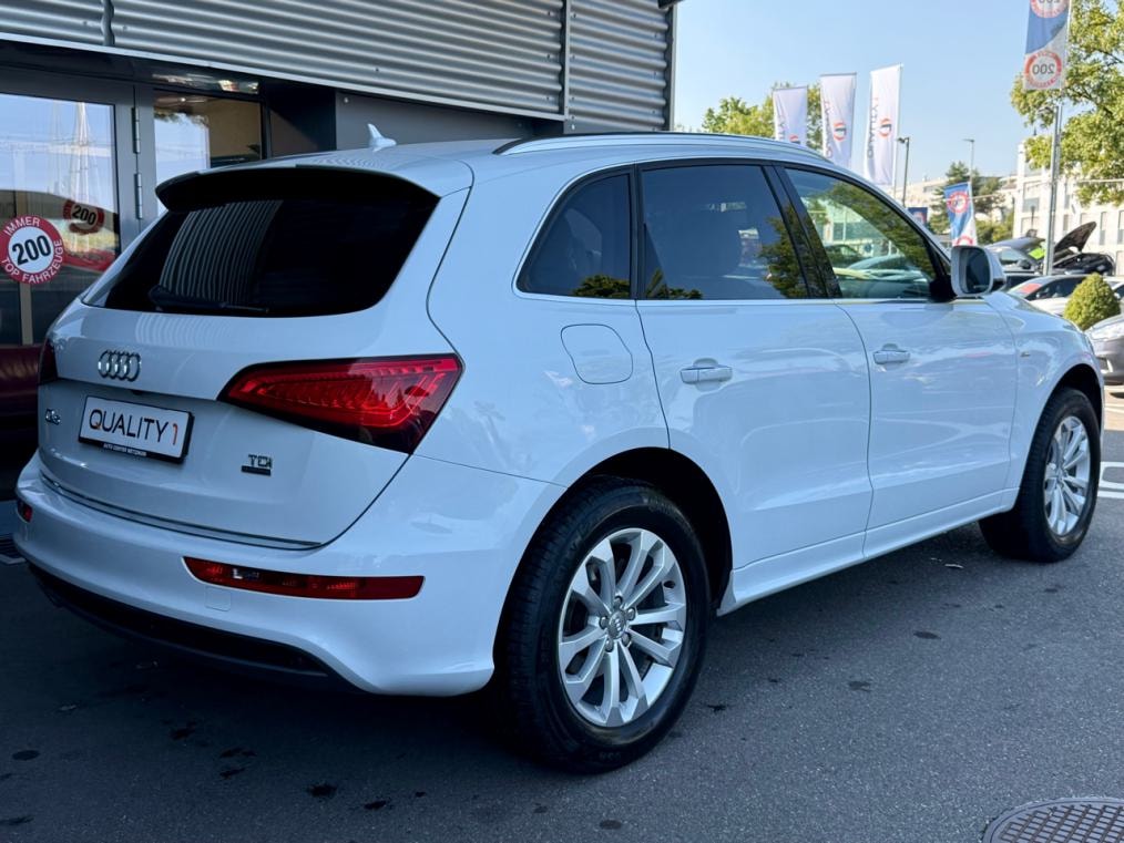 AUDI Q5 2.0 TDi quattro S line-image-2