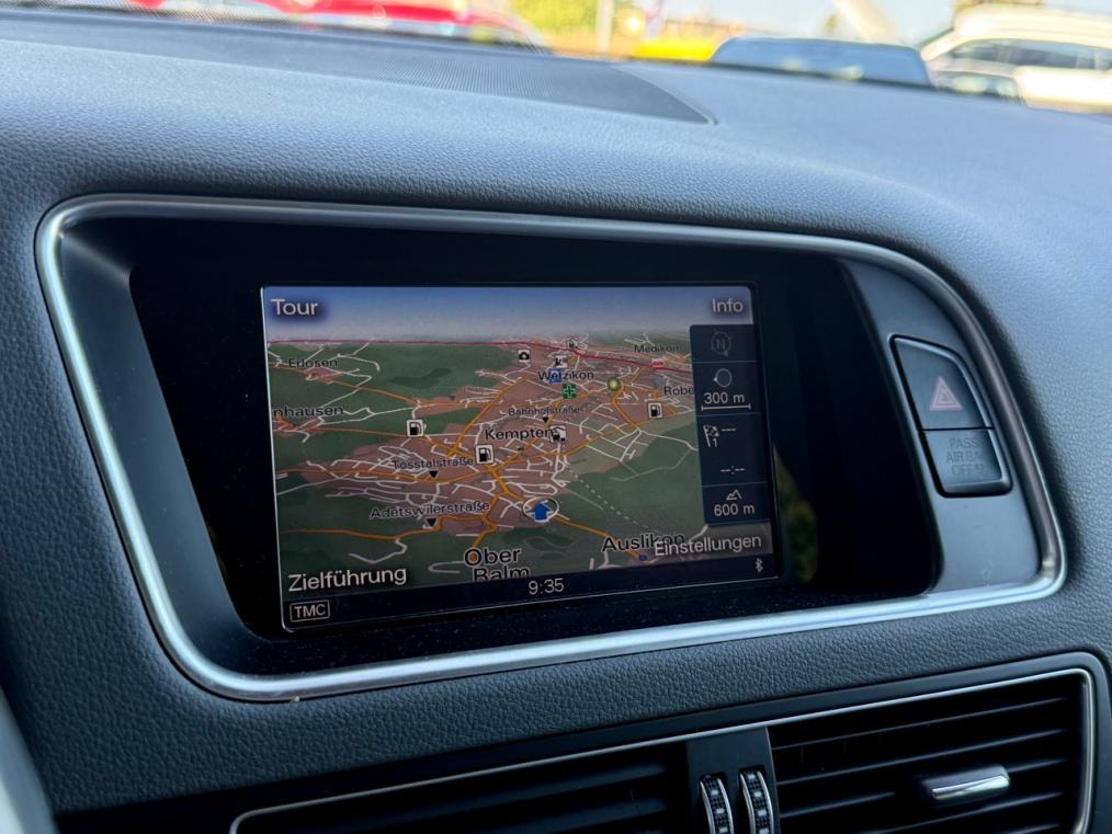AUDI Q5 2.0 TDi quattro S line-image-4