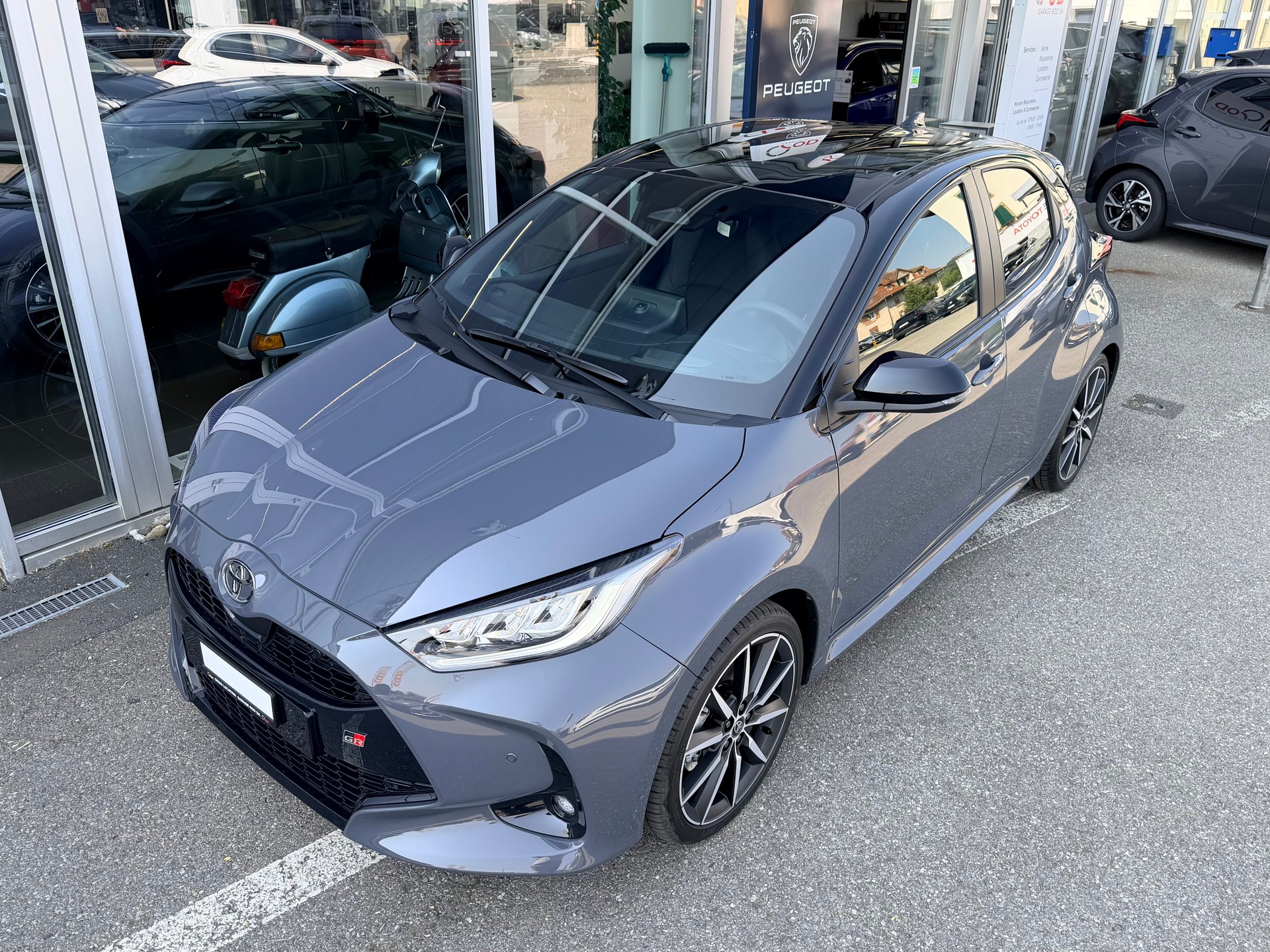 TOYOTA Yaris 1.5 GR Sport e-CVT-image-0