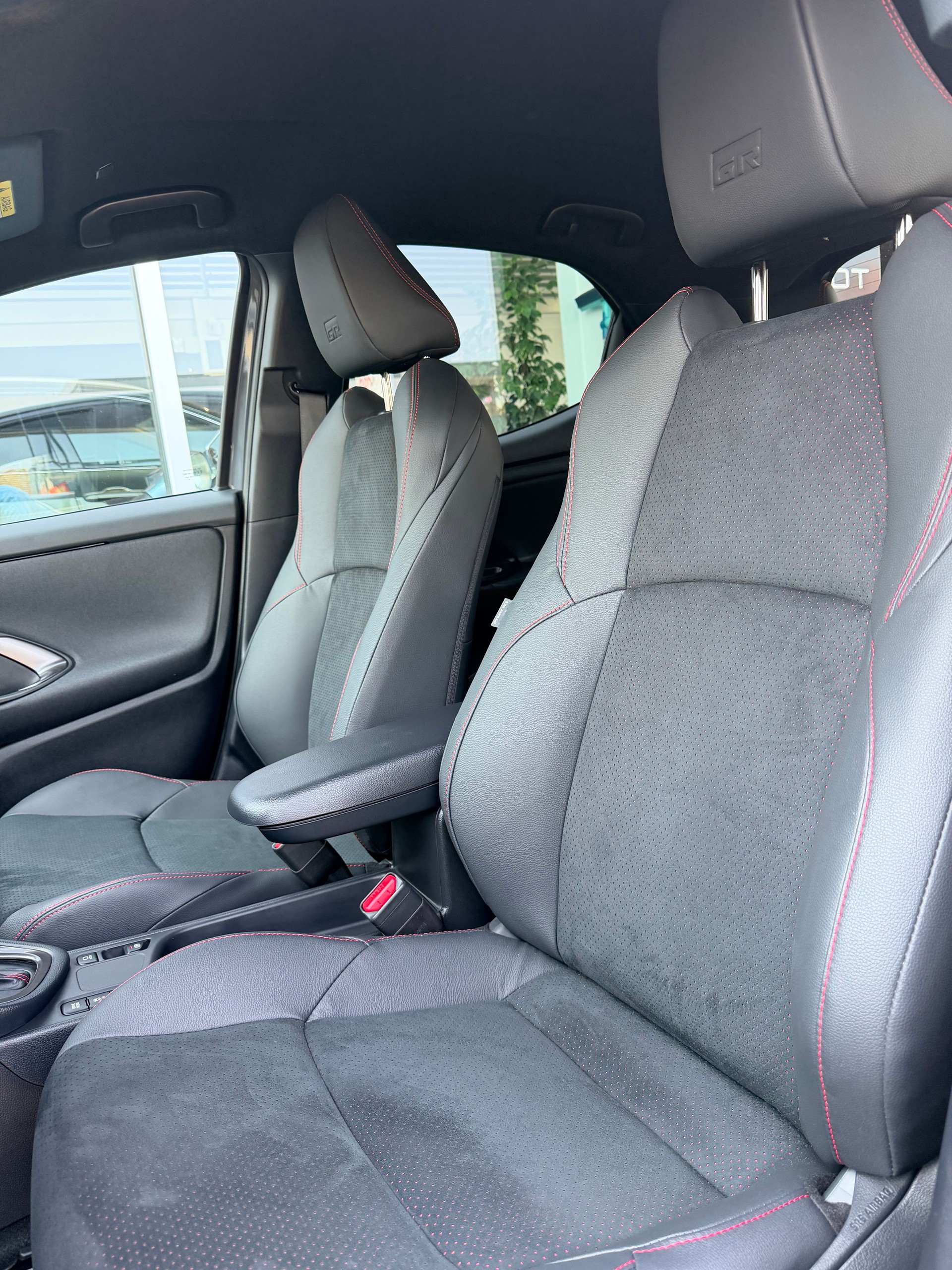 TOYOTA Yaris 1.5 GR Sport e-CVT-image-12