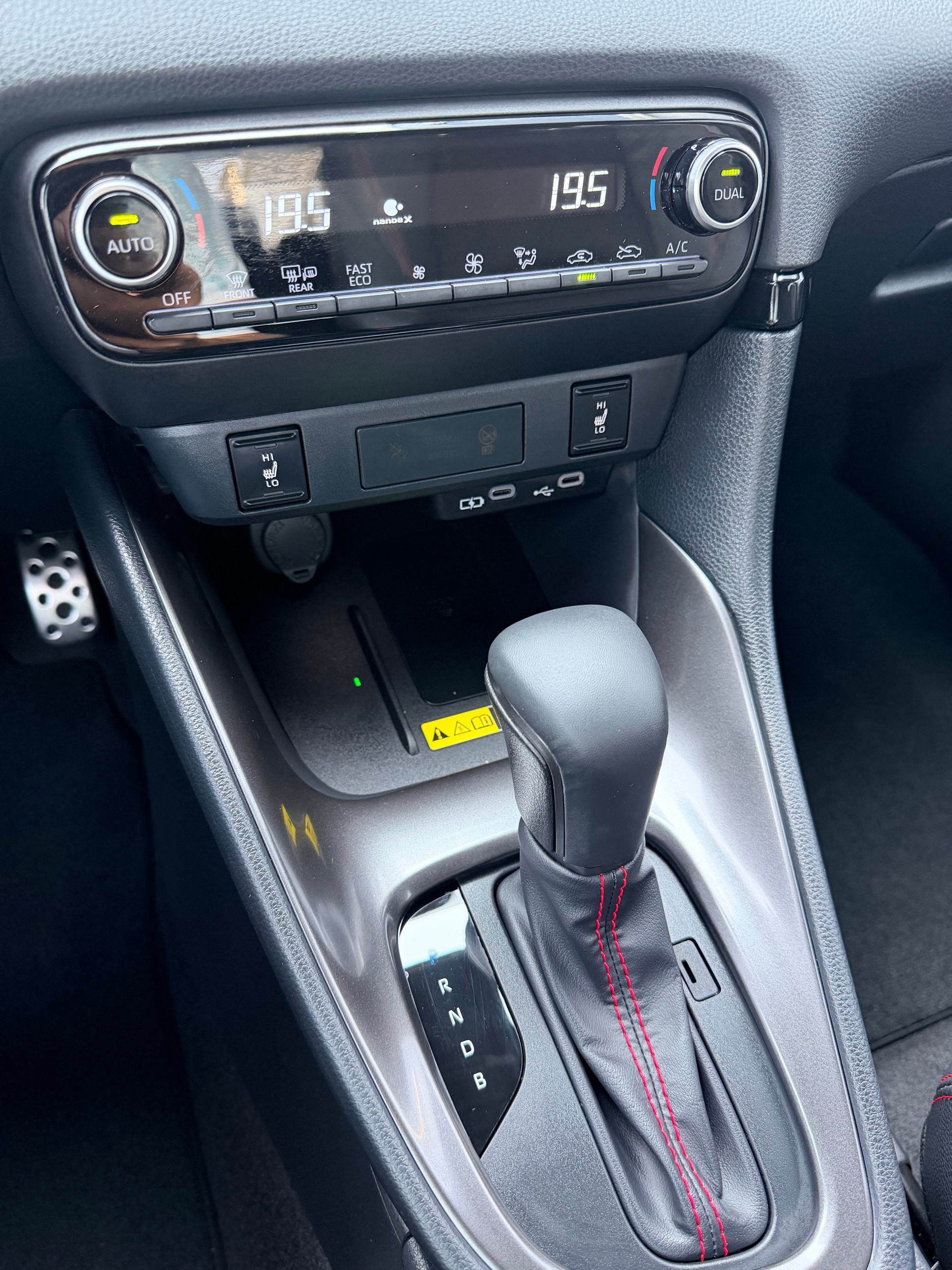 TOYOTA Yaris 1.5 GR Sport e-CVT-image-22