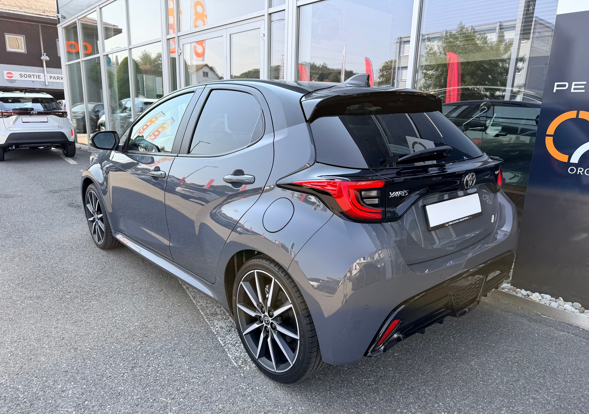 TOYOTA Yaris 1.5 GR Sport e-CVT-image-3