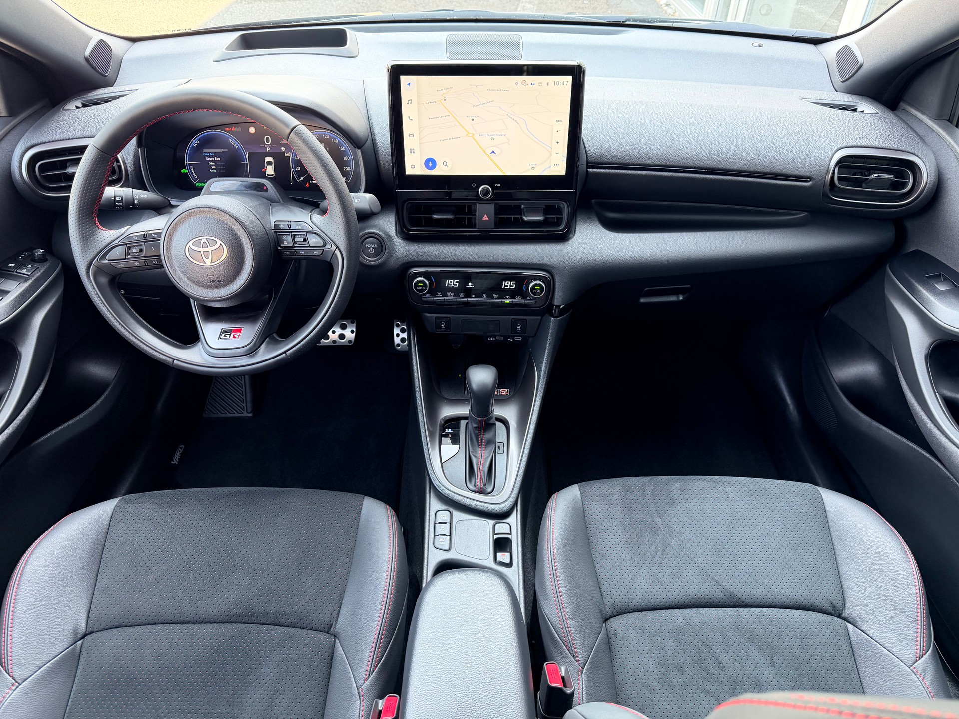TOYOTA Yaris 1.5 GR Sport e-CVT-image-10