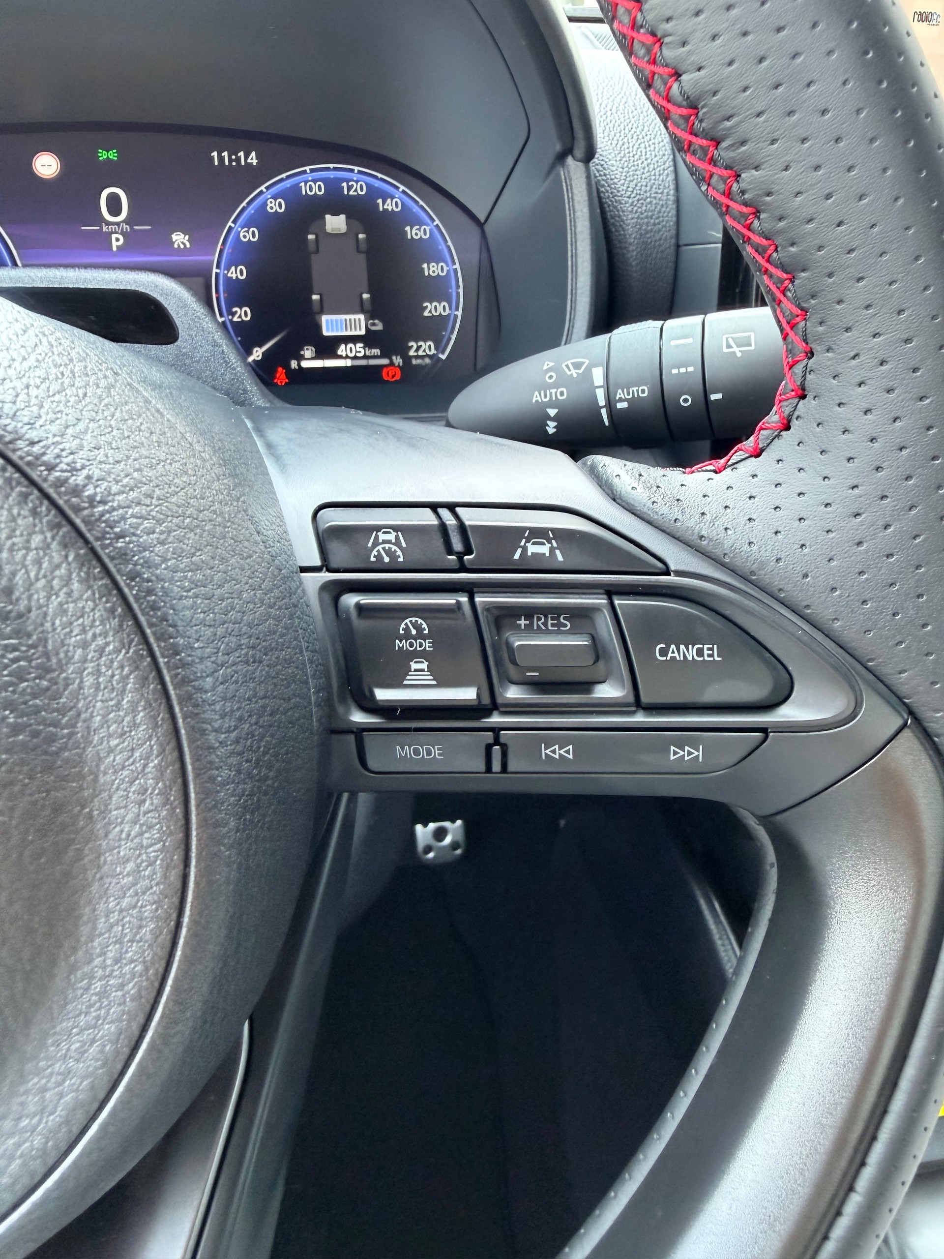 TOYOTA Yaris 1.5 GR Sport e-CVT-image-18
