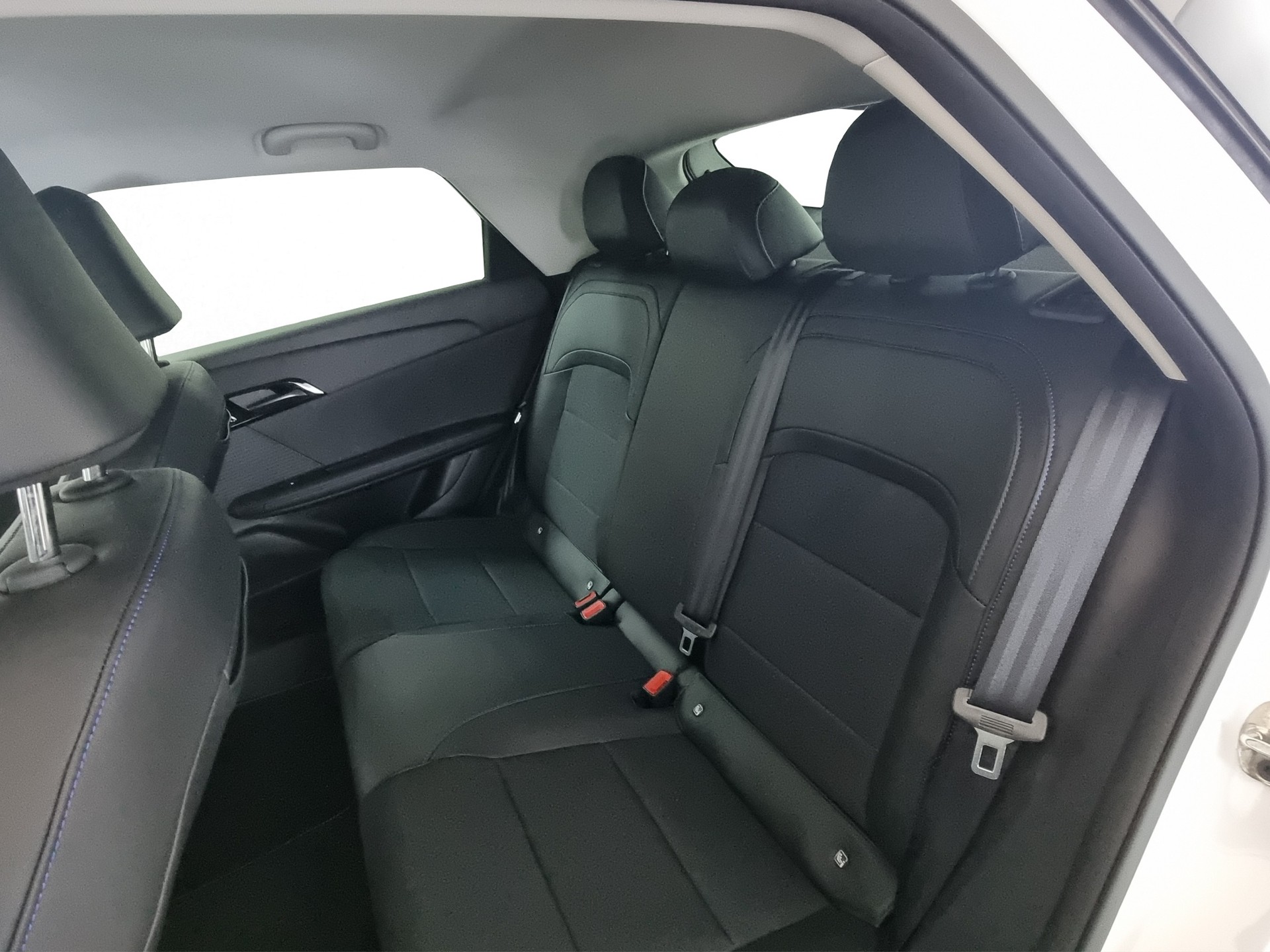 MG MG4 Luxury 64kWh-image-6