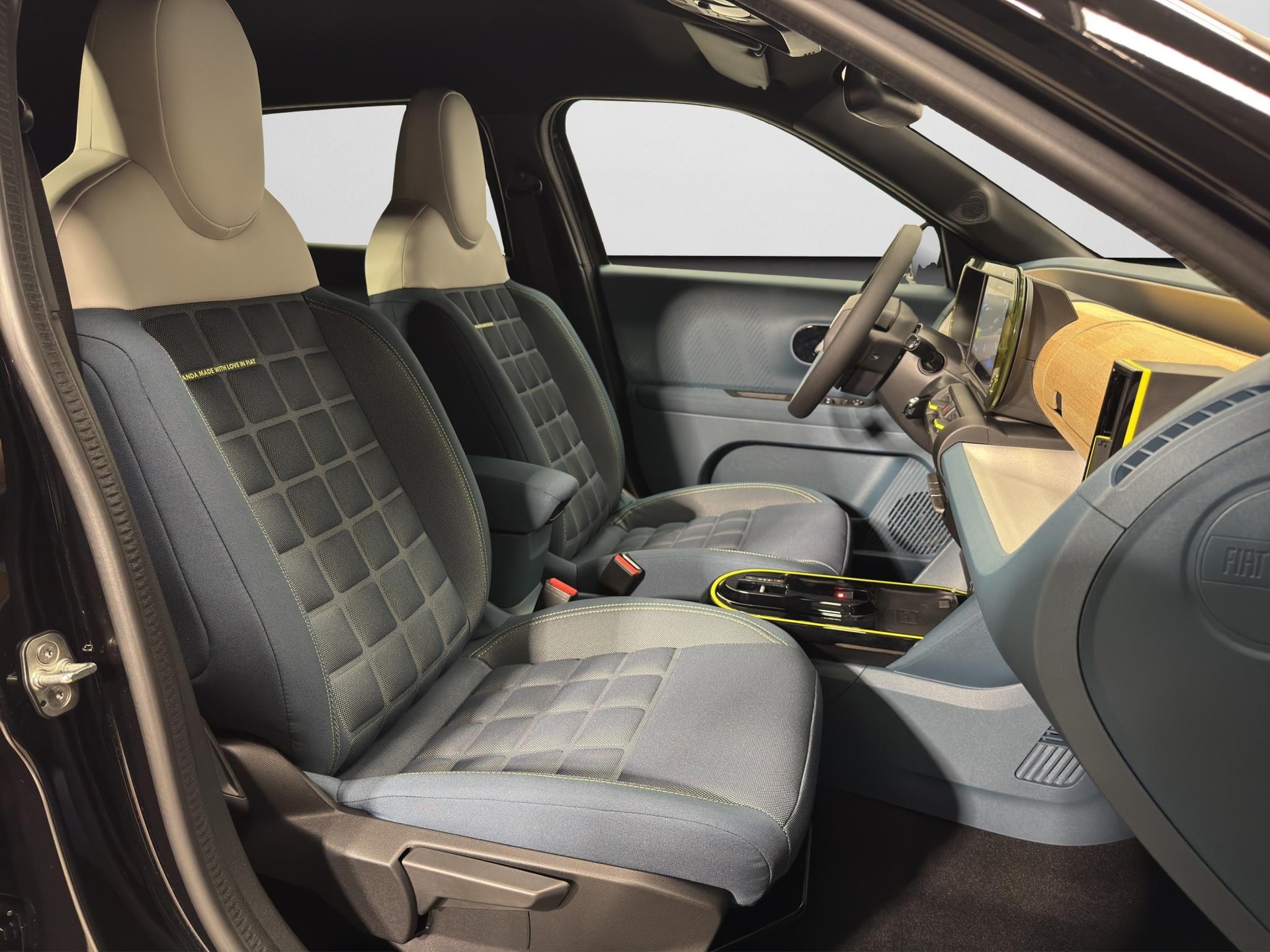 FIAT Grande Panda 1.2 Hybrid La Prima-image-11