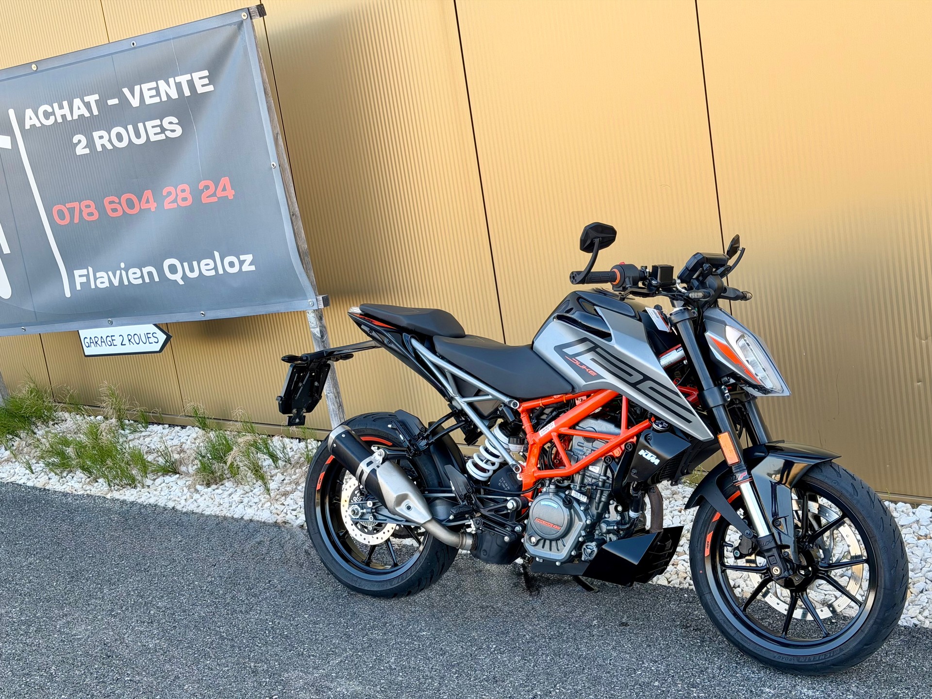 KTM 125 Duke-showroom-element-2