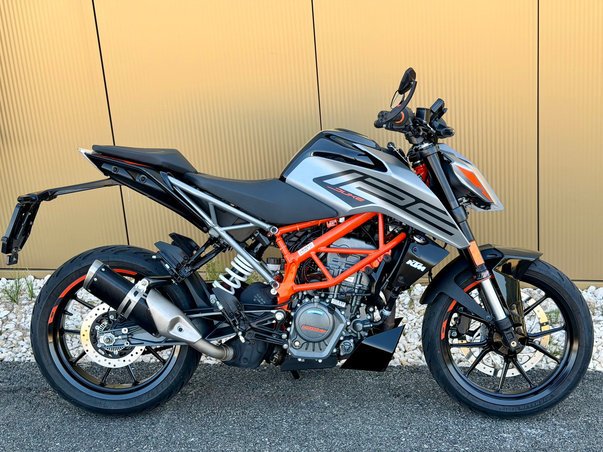 KTM 125 Duke-showroom-element-3