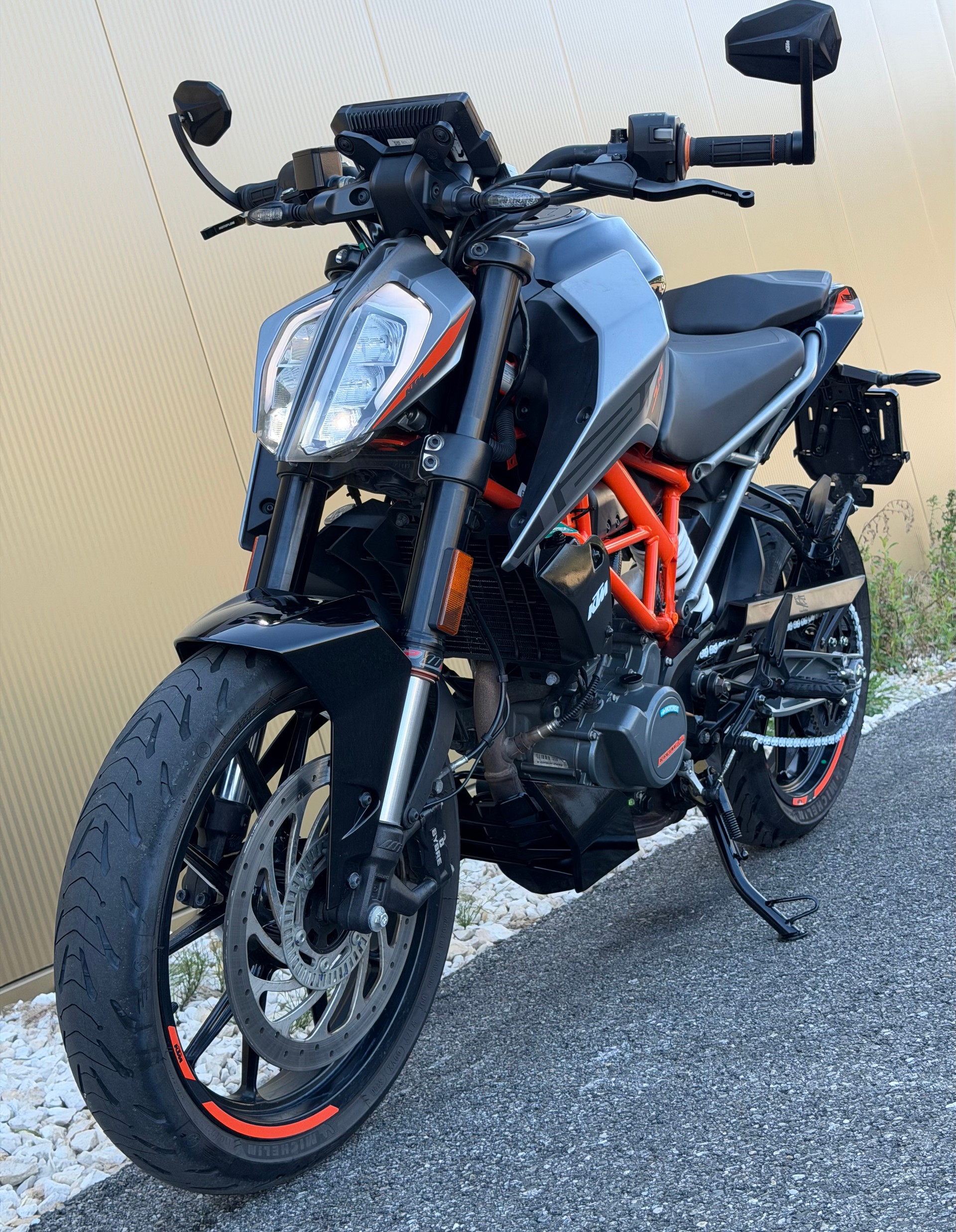 KTM 125 Duke-image-7