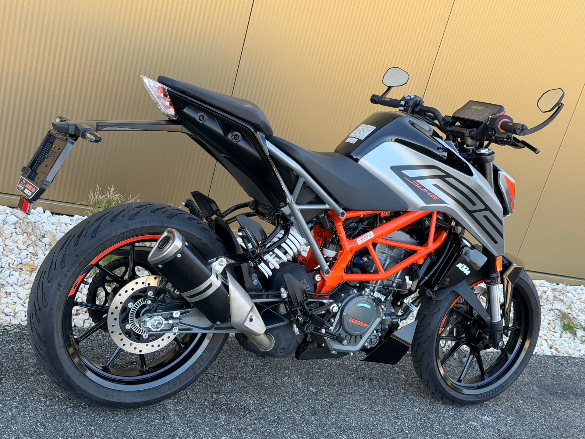 KTM 125 Duke-image-4