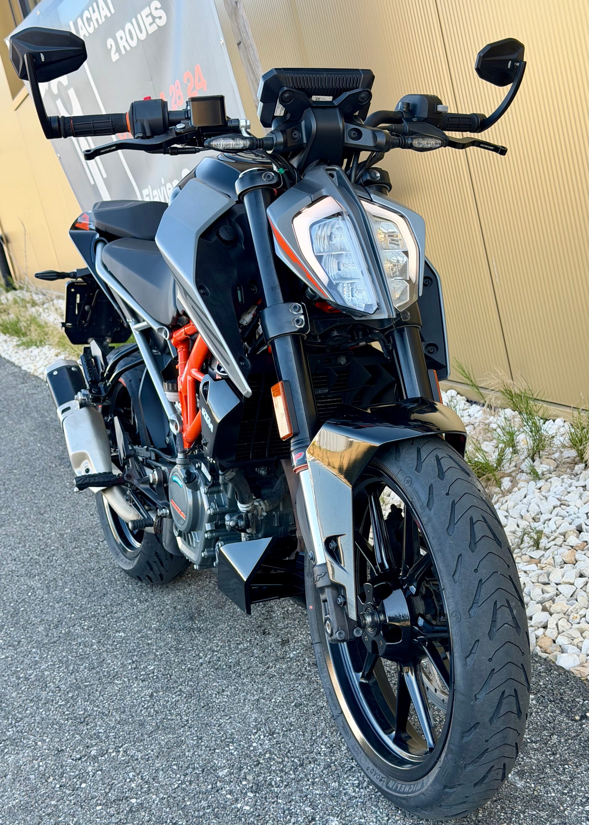 KTM 125 Duke-showroom-element-1