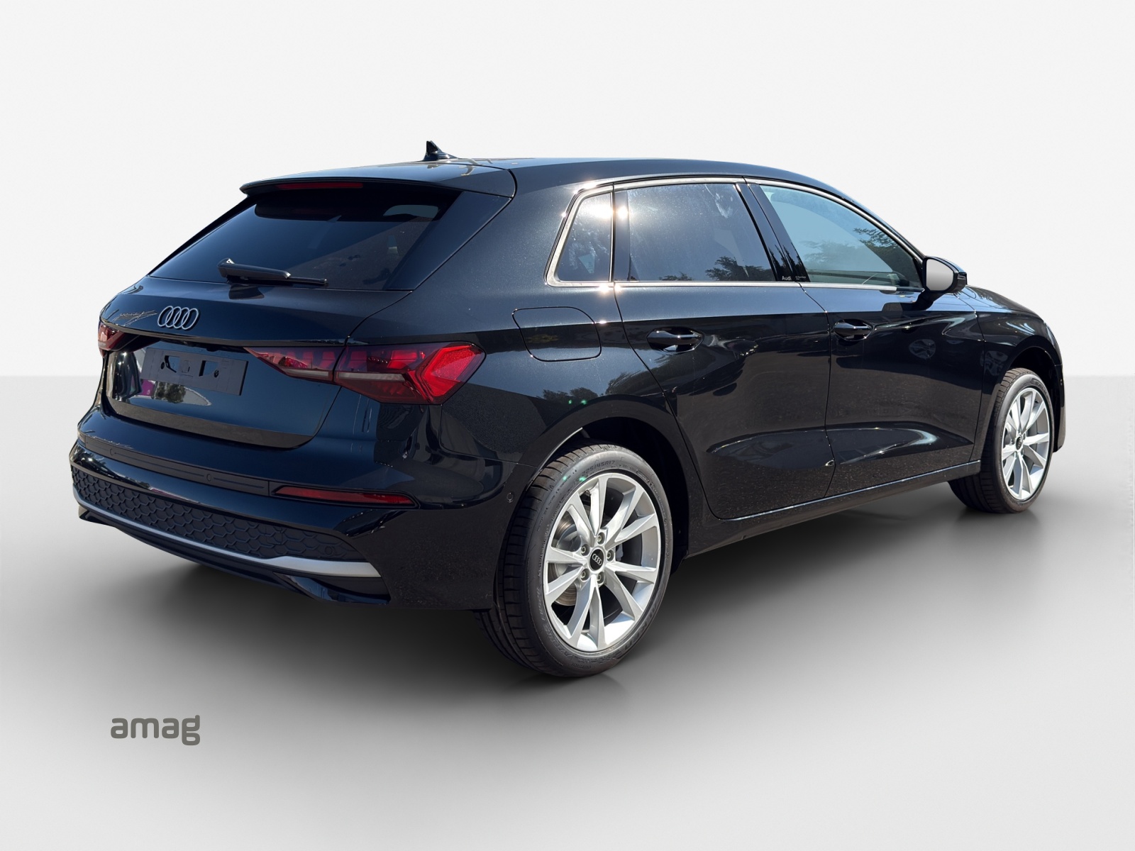 AUDI A3 Sportback TFSI 110 kW Attraction S tronic-image-4