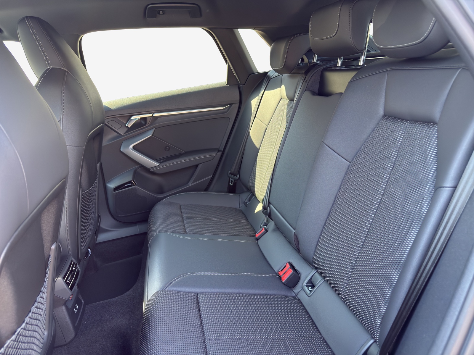 AUDI A3 Sportback TFSI 110 kW Attraction S tronic-image-11