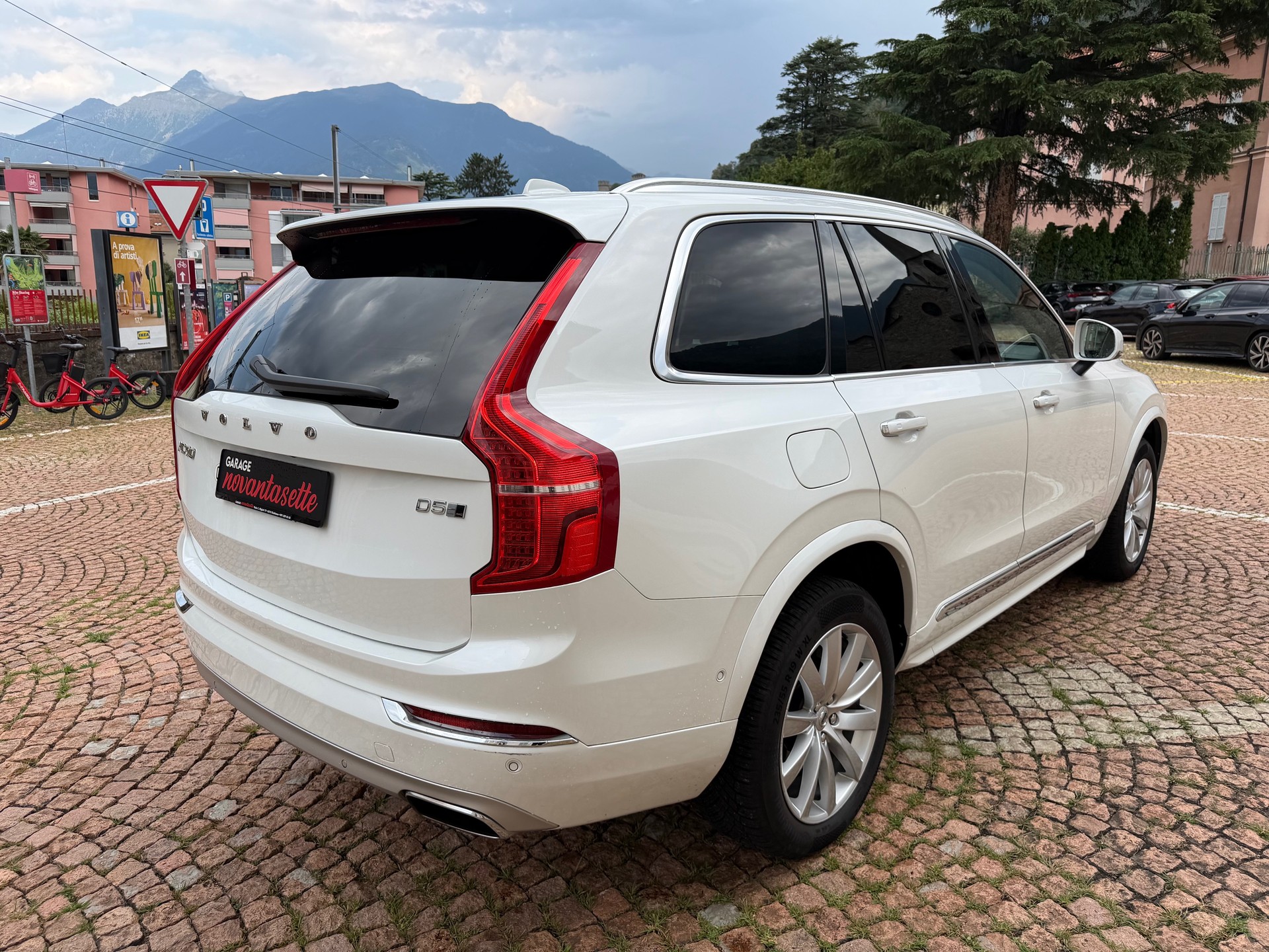 VOLVO XC90 D5 AWD Inscription Geartronic-image-2