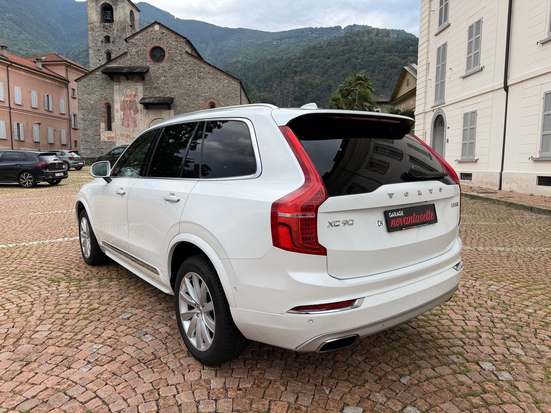 VOLVO XC90 D5 AWD Inscription Geartronic-image-4