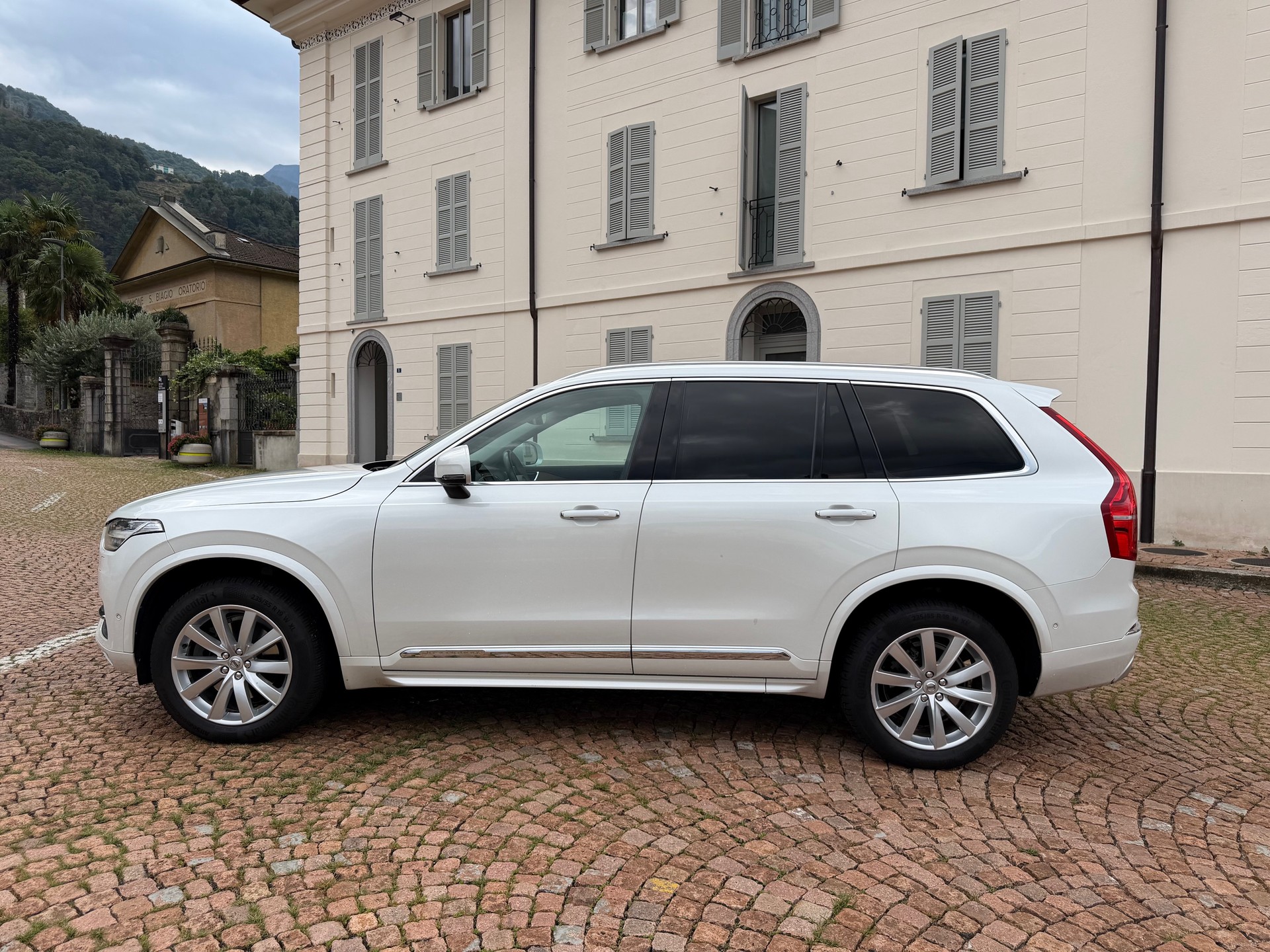 VOLVO XC90 D5 AWD Inscription Geartronic-image-5
