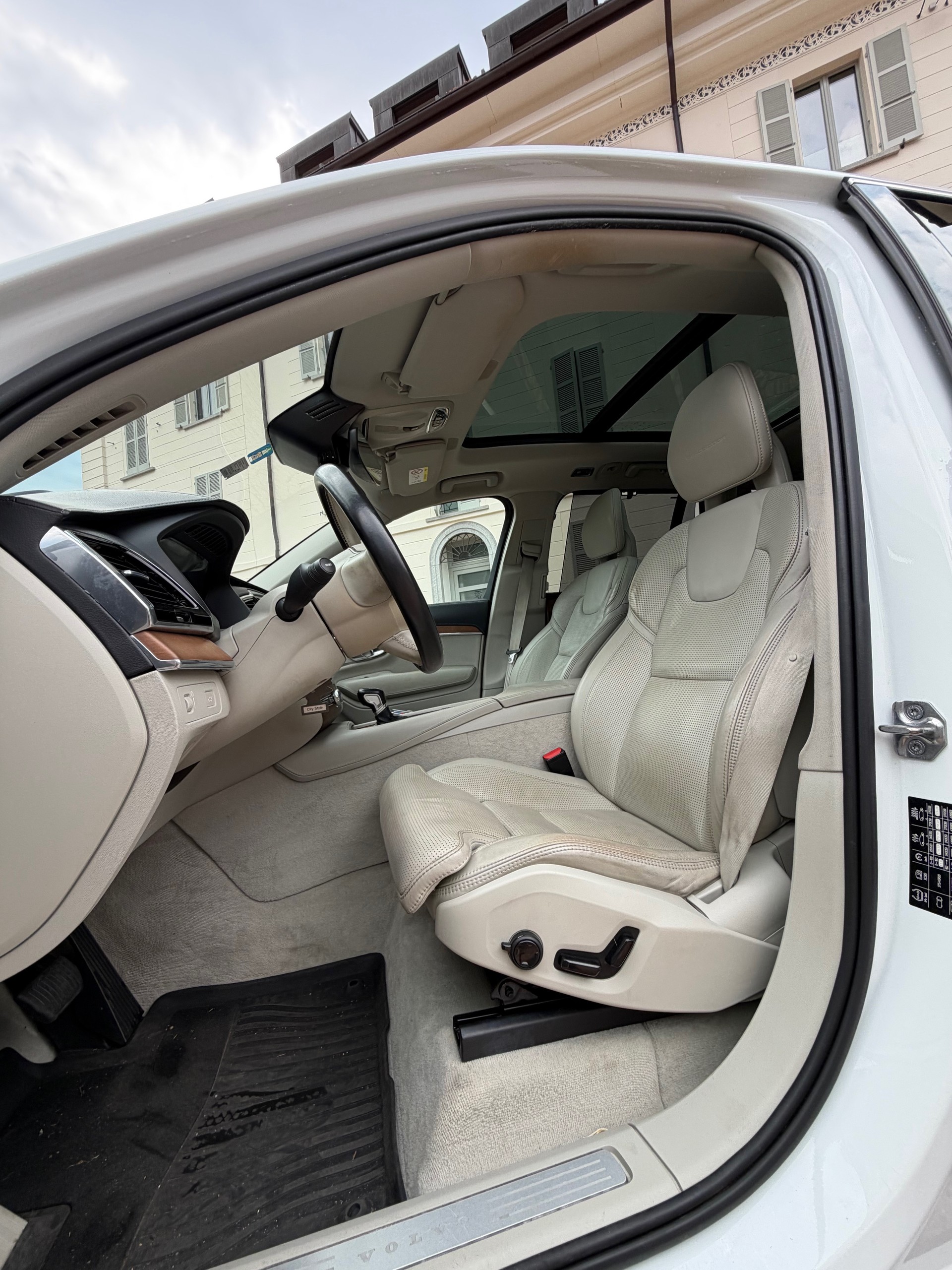 VOLVO XC90 D5 AWD Inscription Geartronic-image-8