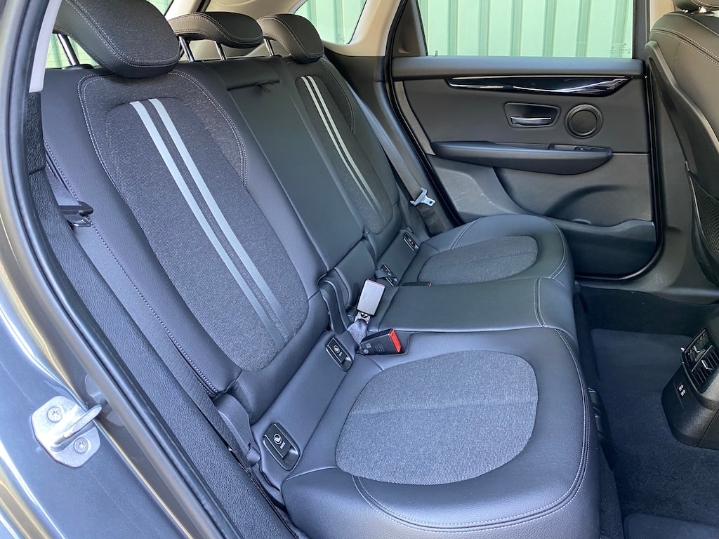 BMW 218d xDrive Active Tourer Steptronic Sport Line-image-14