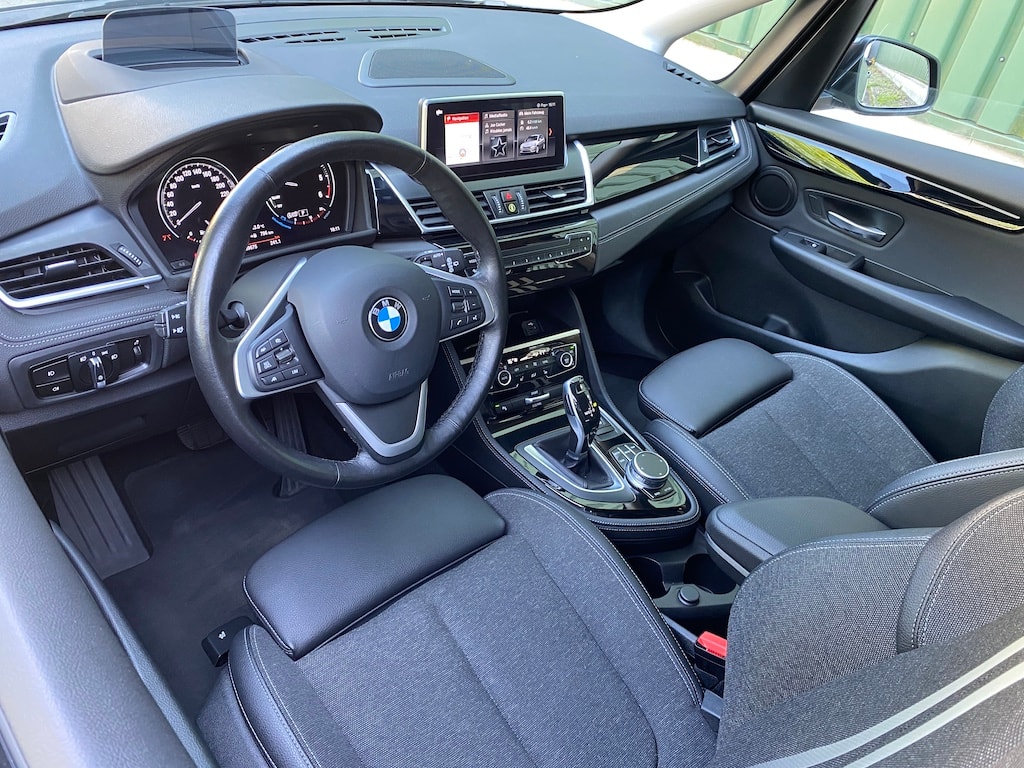 BMW 218d xDrive Active Tourer Steptronic Sport Line-image-8