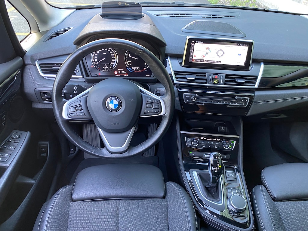 BMW 218d xDrive Active Tourer Steptronic Sport Line-image-9
