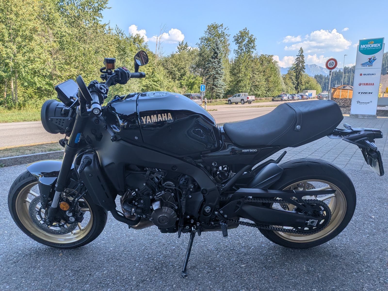 YAMAHA XSR 900-image-3