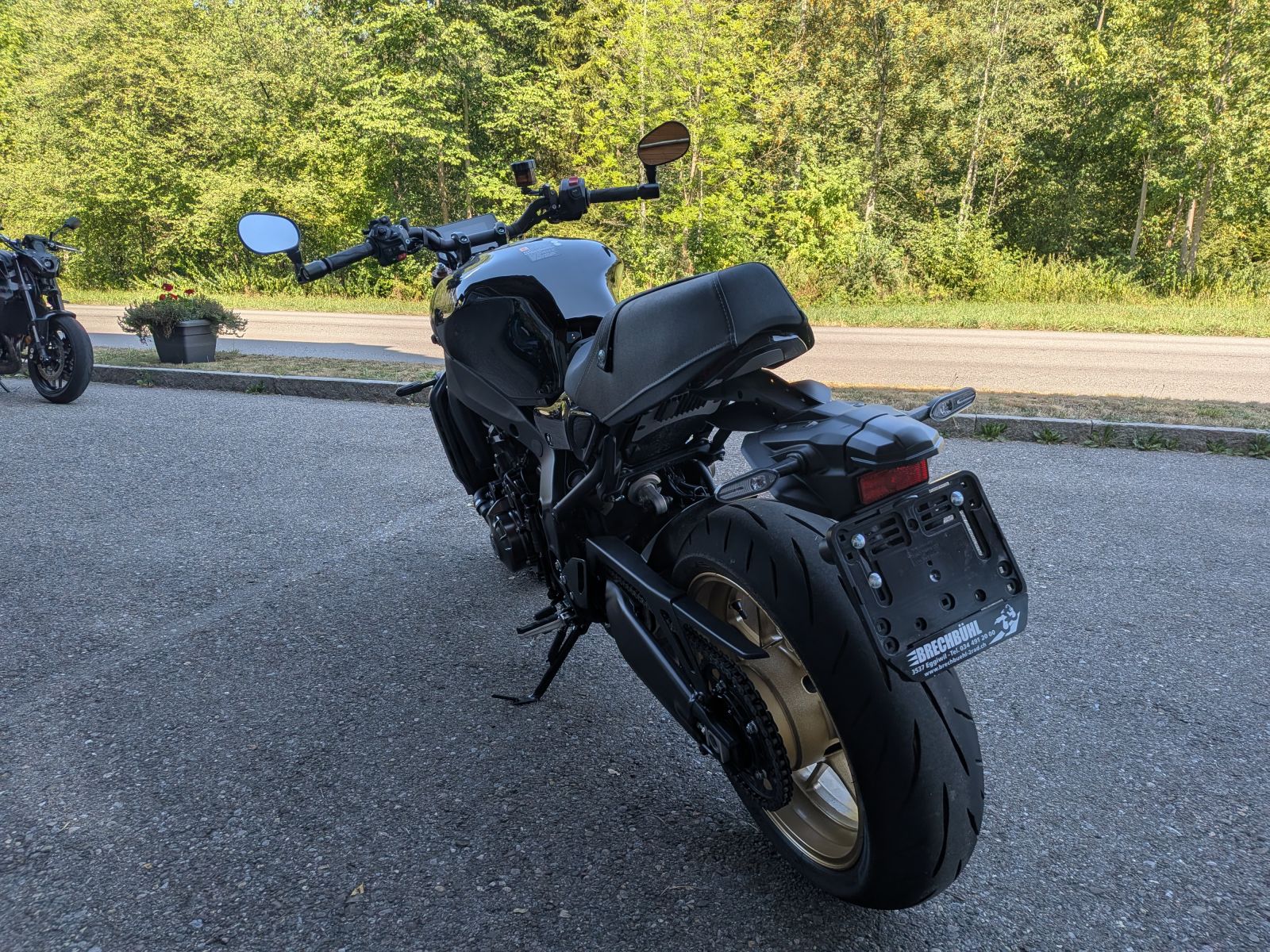 YAMAHA XSR 900-image-4