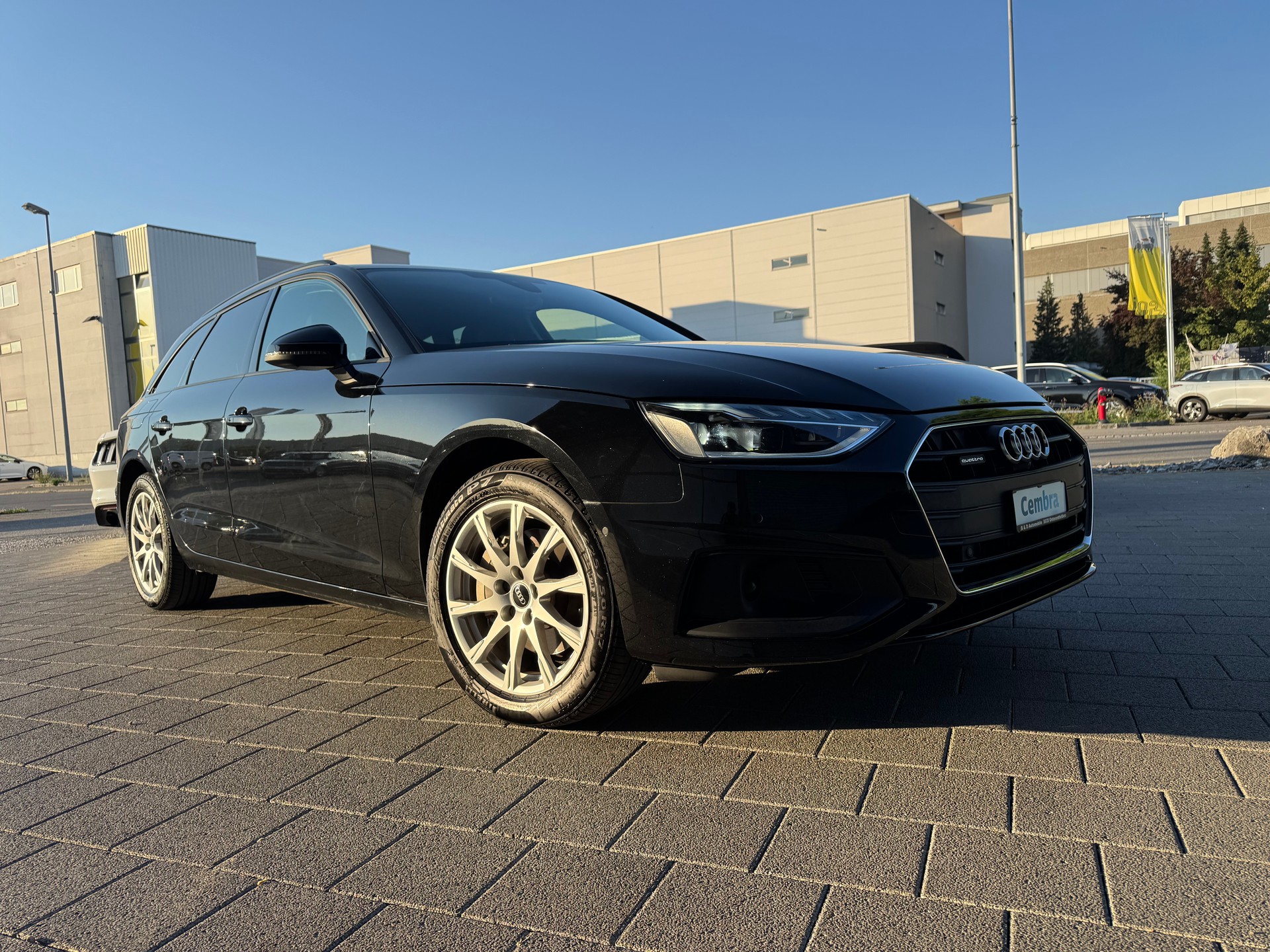 AUDI A4 Avant 40 TDI Attraction quattro S-tronic-image-3