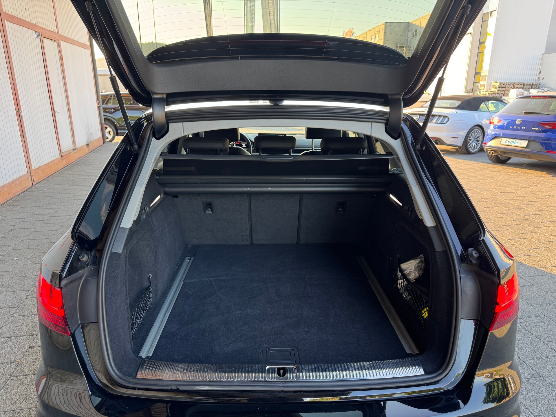 AUDI A4 Avant 40 TDI Attraction quattro S-tronic-image-7