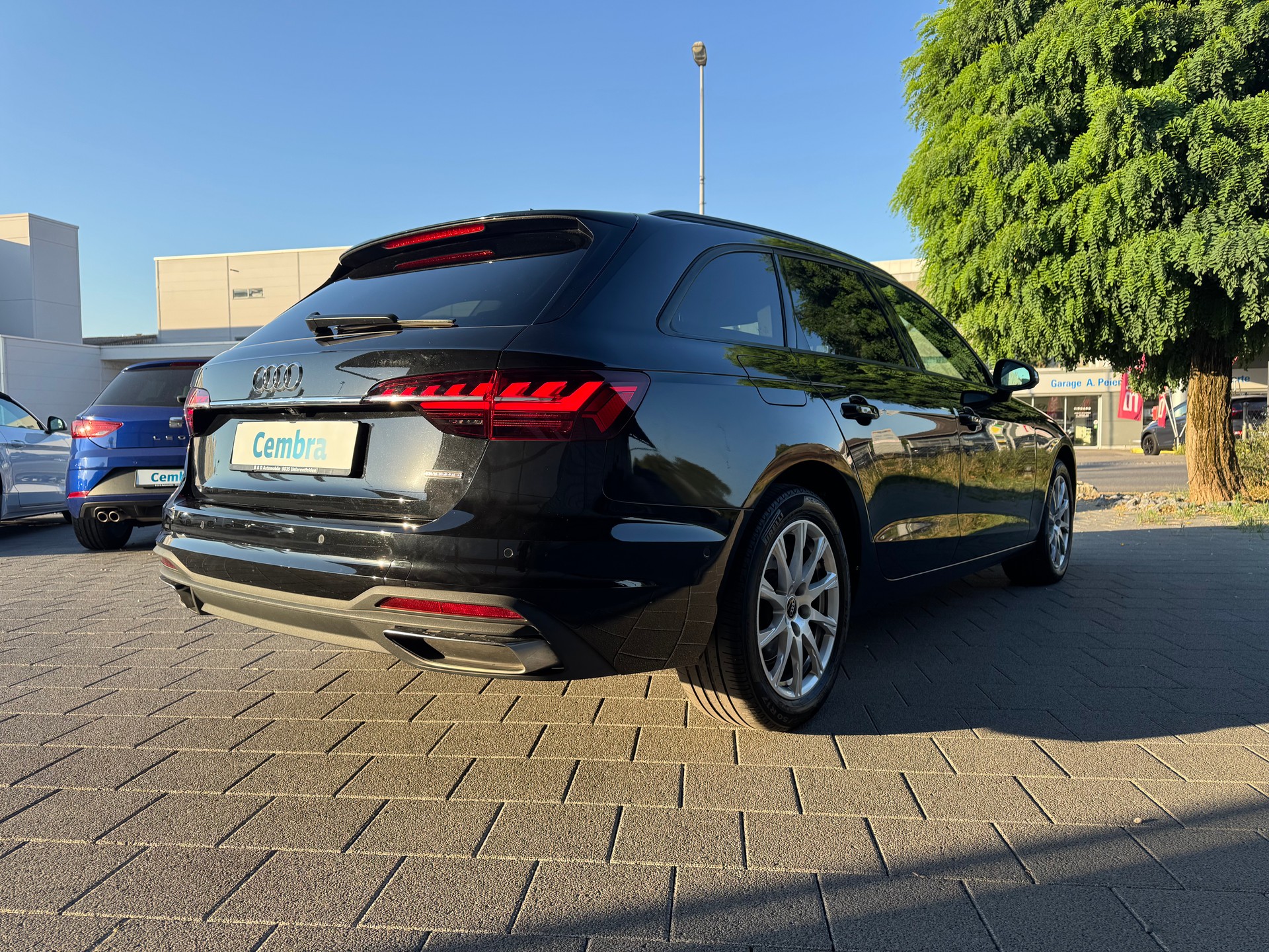 AUDI A4 Avant 40 TDI Attraction quattro S-tronic-image-5