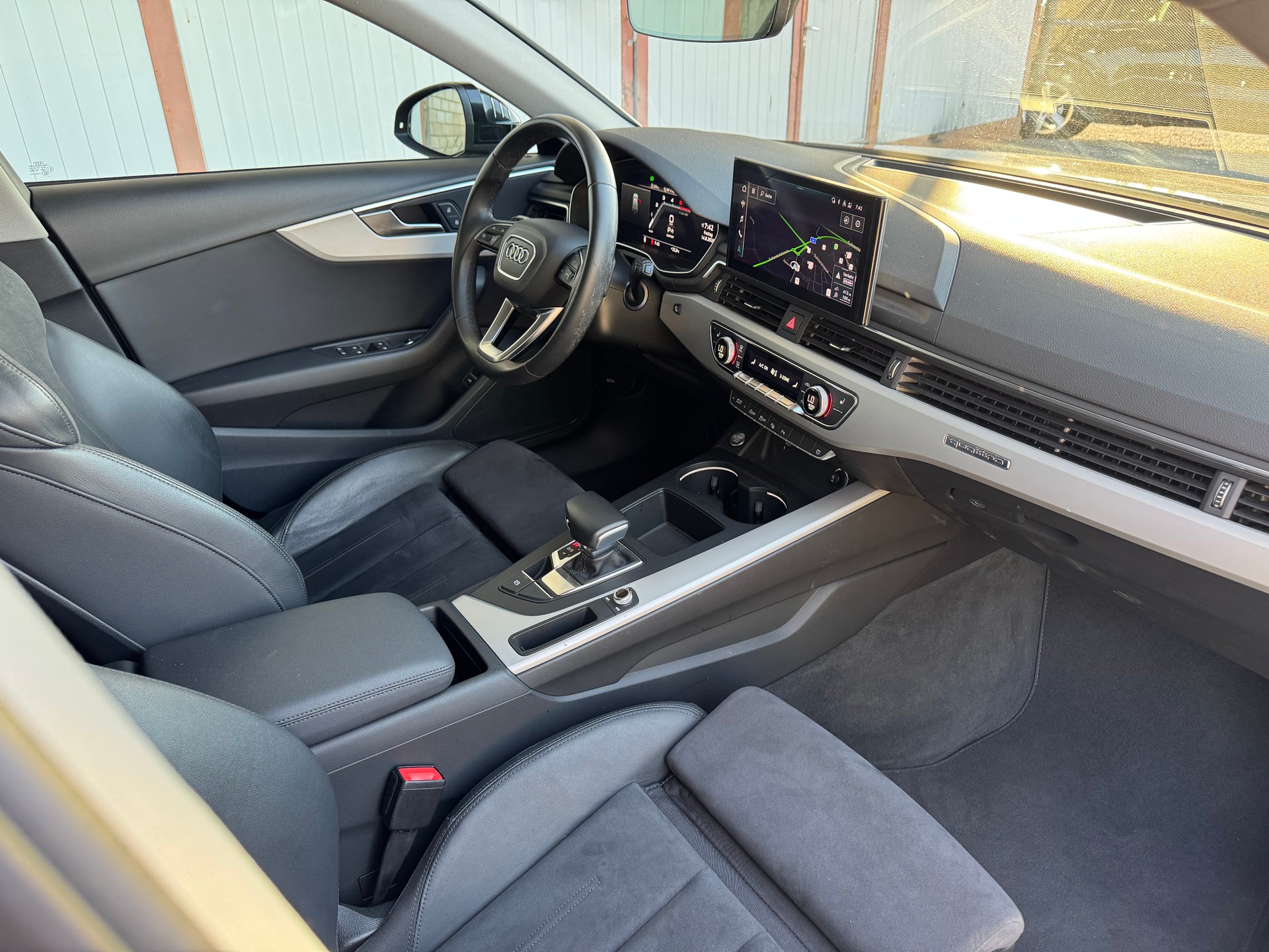 AUDI A4 Avant 40 TDI Attraction quattro S-tronic-image-14