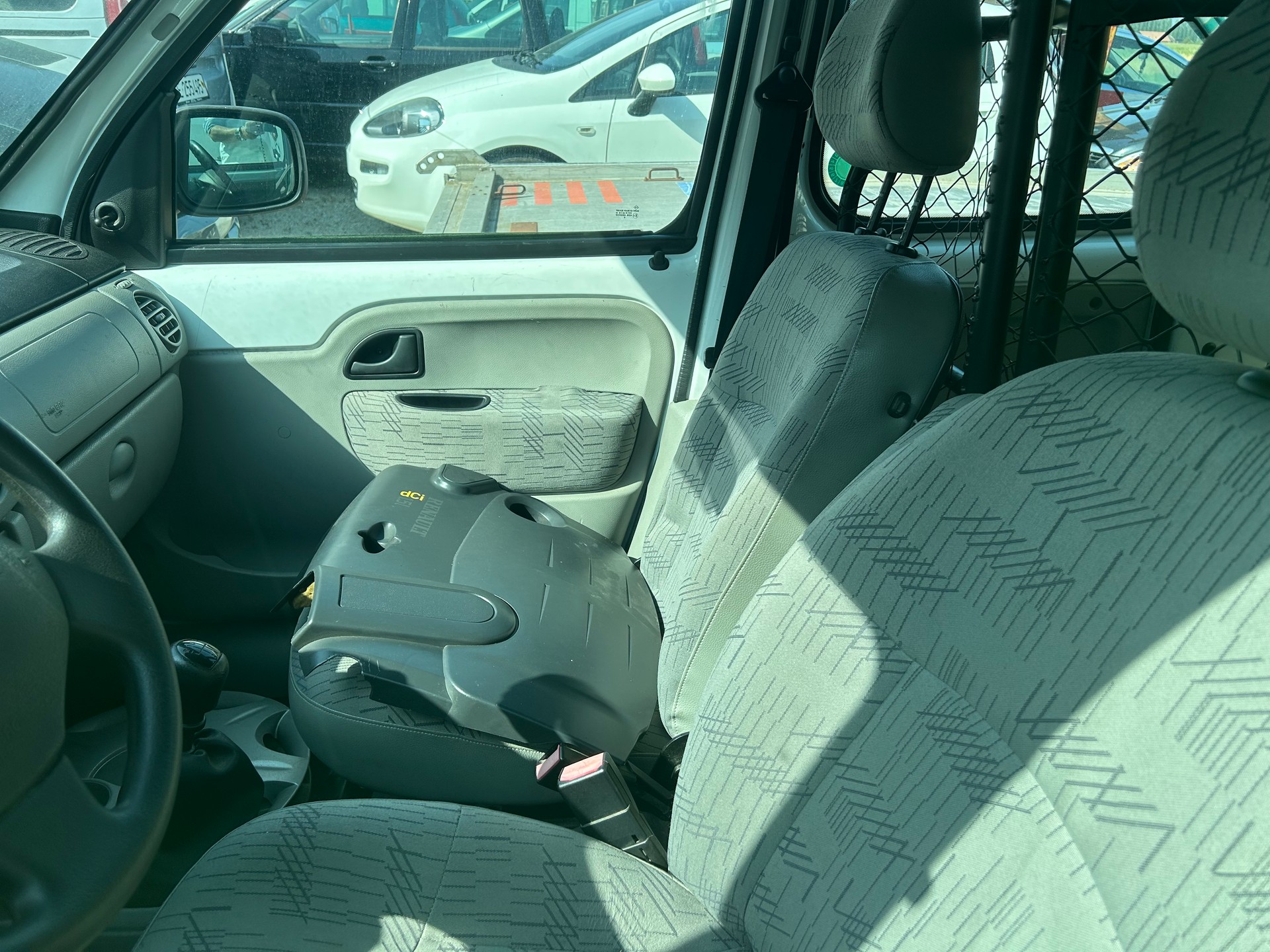 RENAULT Kangoo 1.5 dCi Grand Volume-image-9