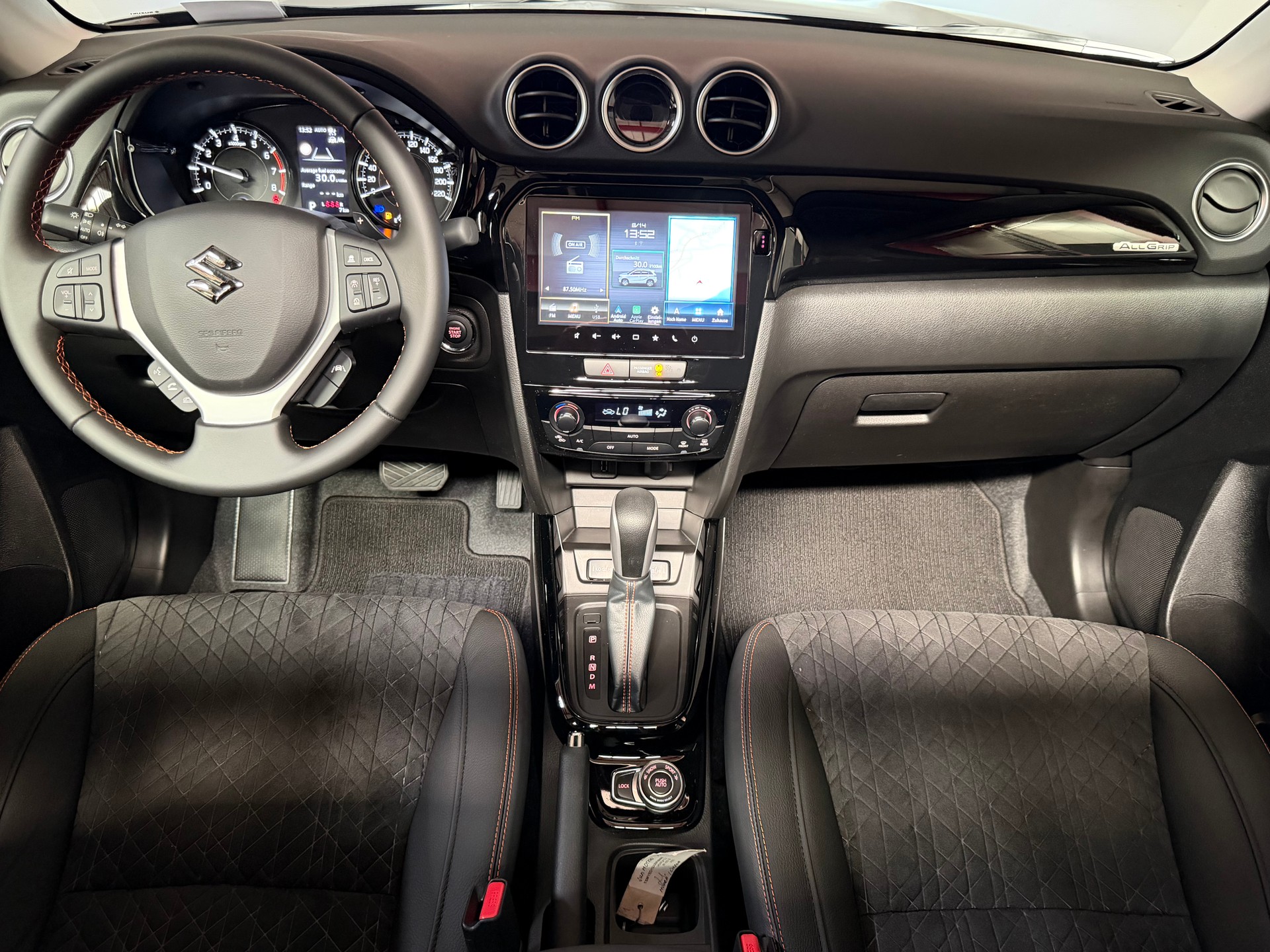 SUZUKI Vitara 1.4 Boosterjet Black Edition Top 4x4 Hybrid Automatic-image-16