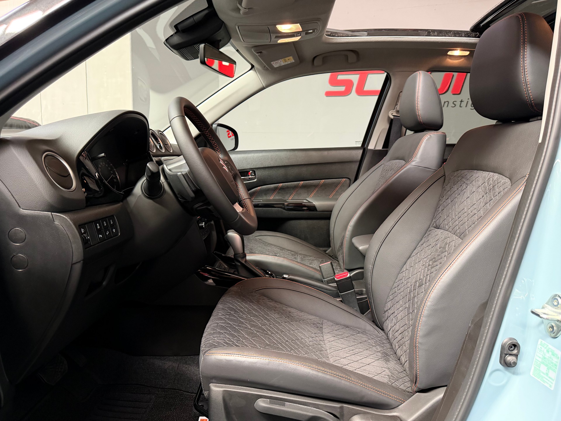 SUZUKI Vitara 1.4 Boosterjet Black Edition Top 4x4 Hybrid Automatic-image-12