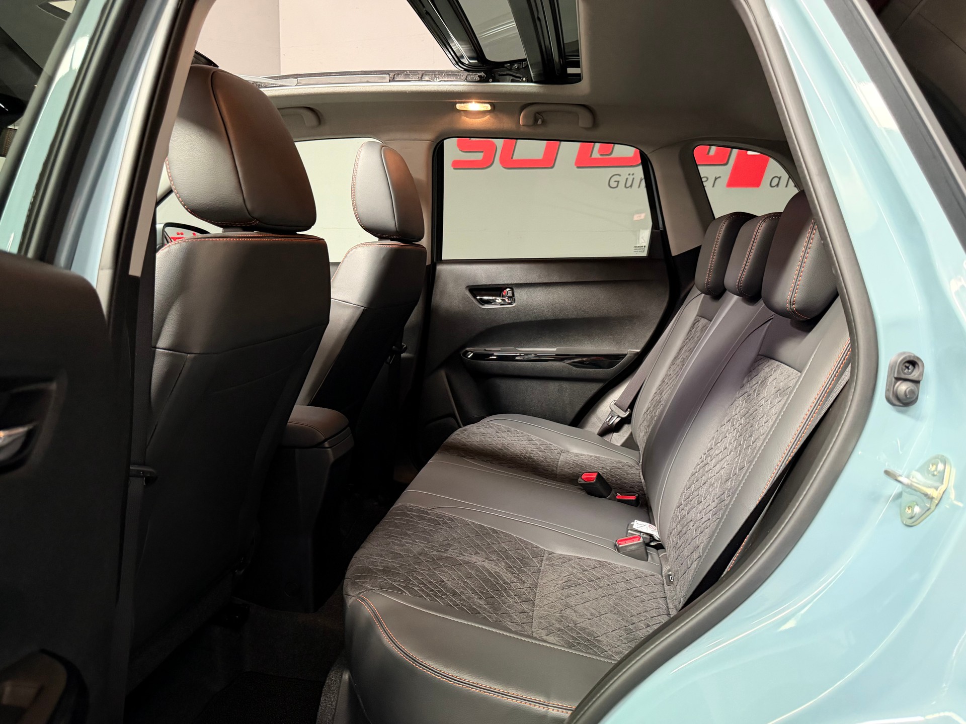 SUZUKI Vitara 1.4 Boosterjet Black Edition Top 4x4 Hybrid Automatic-image-13