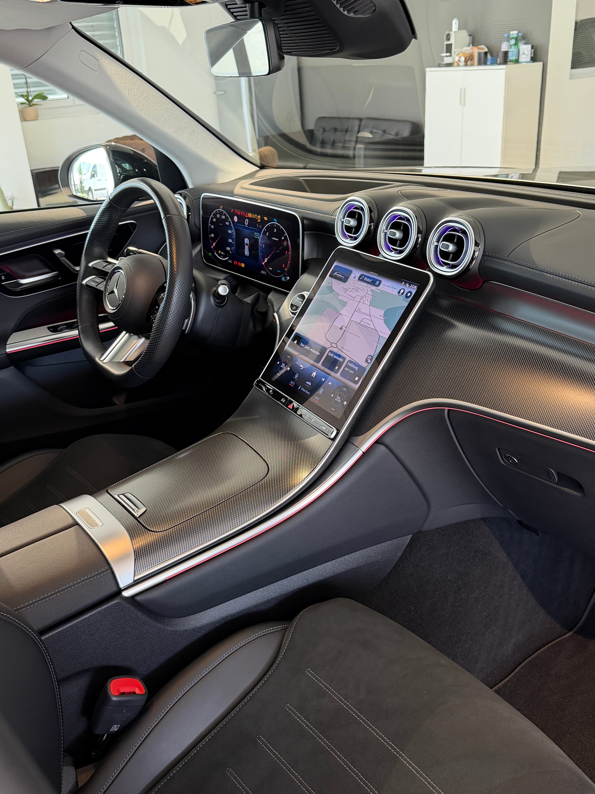 MERCEDES-BENZ GLC 220 d 4Matic AMG Line-image-11