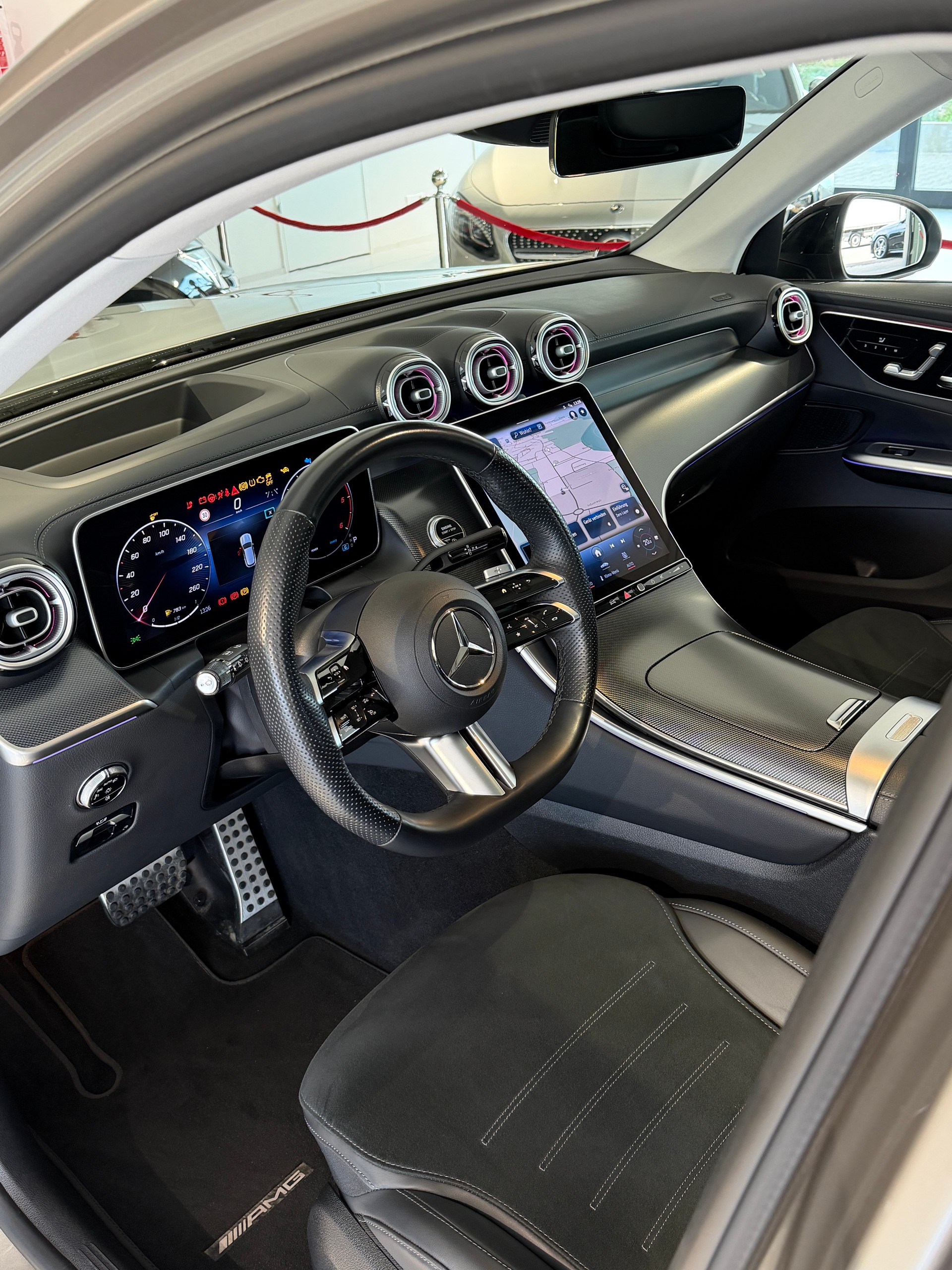 MERCEDES-BENZ GLC 220 d 4Matic AMG Line-image-9