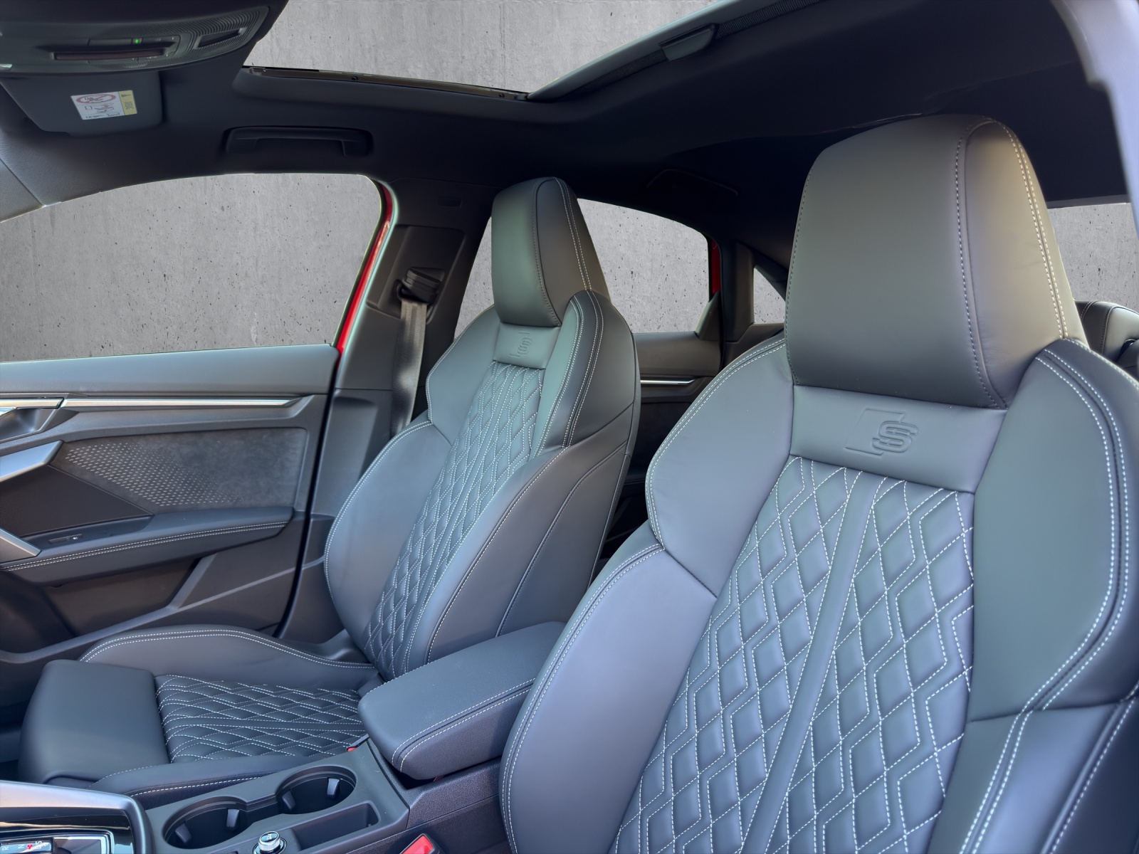 AUDI S3 Limousine TFSI quattro S-tronic-image-16