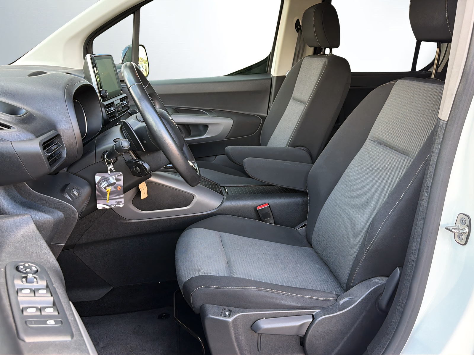 TOYOTA Proace City Verso 1.2 Trend Medium Automatik-image-3