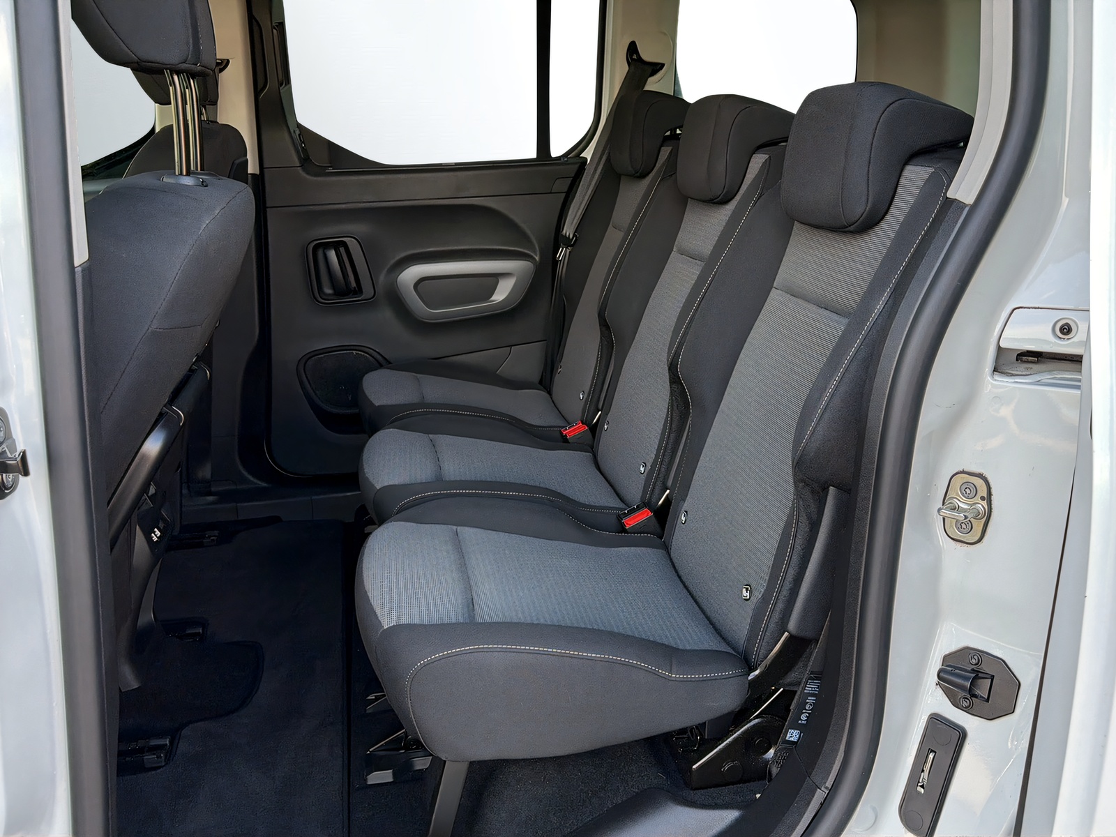 TOYOTA Proace City Verso 1.2 Trend Medium Automatik-image-8