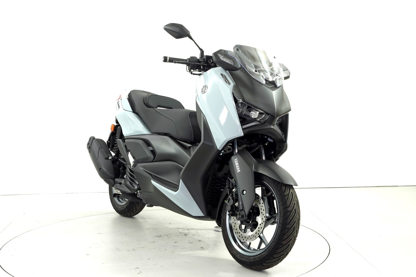 YAMAHA X-MAX 125 TechMax+ ABS-showroom-element-1