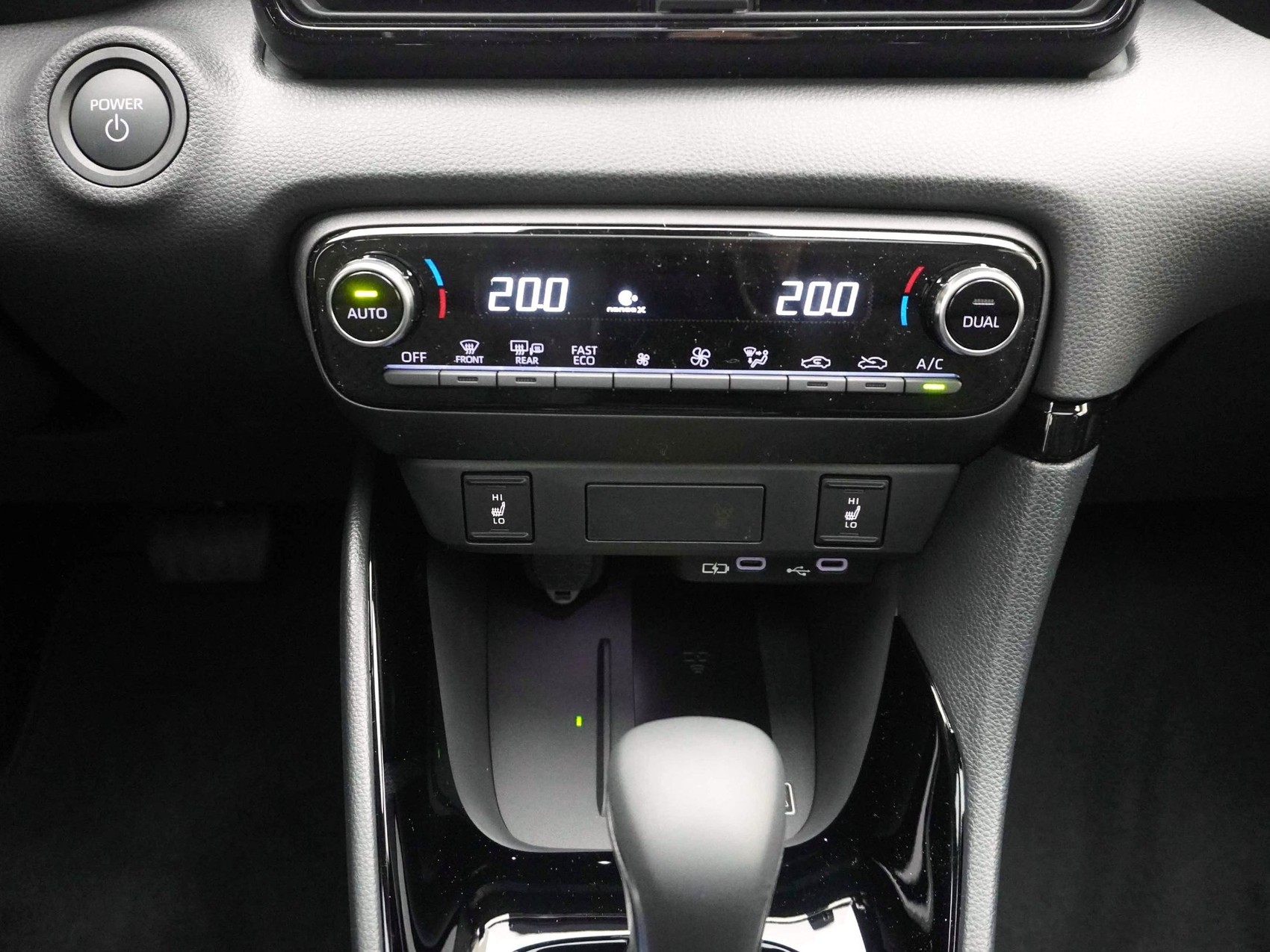 TOYOTA Yaris 1.5 VVT-i HSD Premium đ Panorama-Glasdach đ€ -image-15