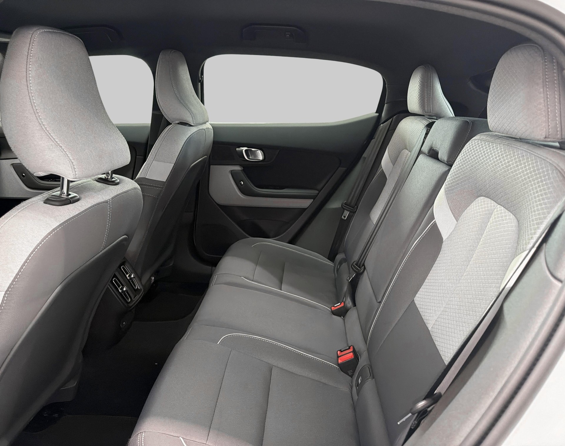 POLESTAR 2 Long Range Dual Motor-showroom-element-3