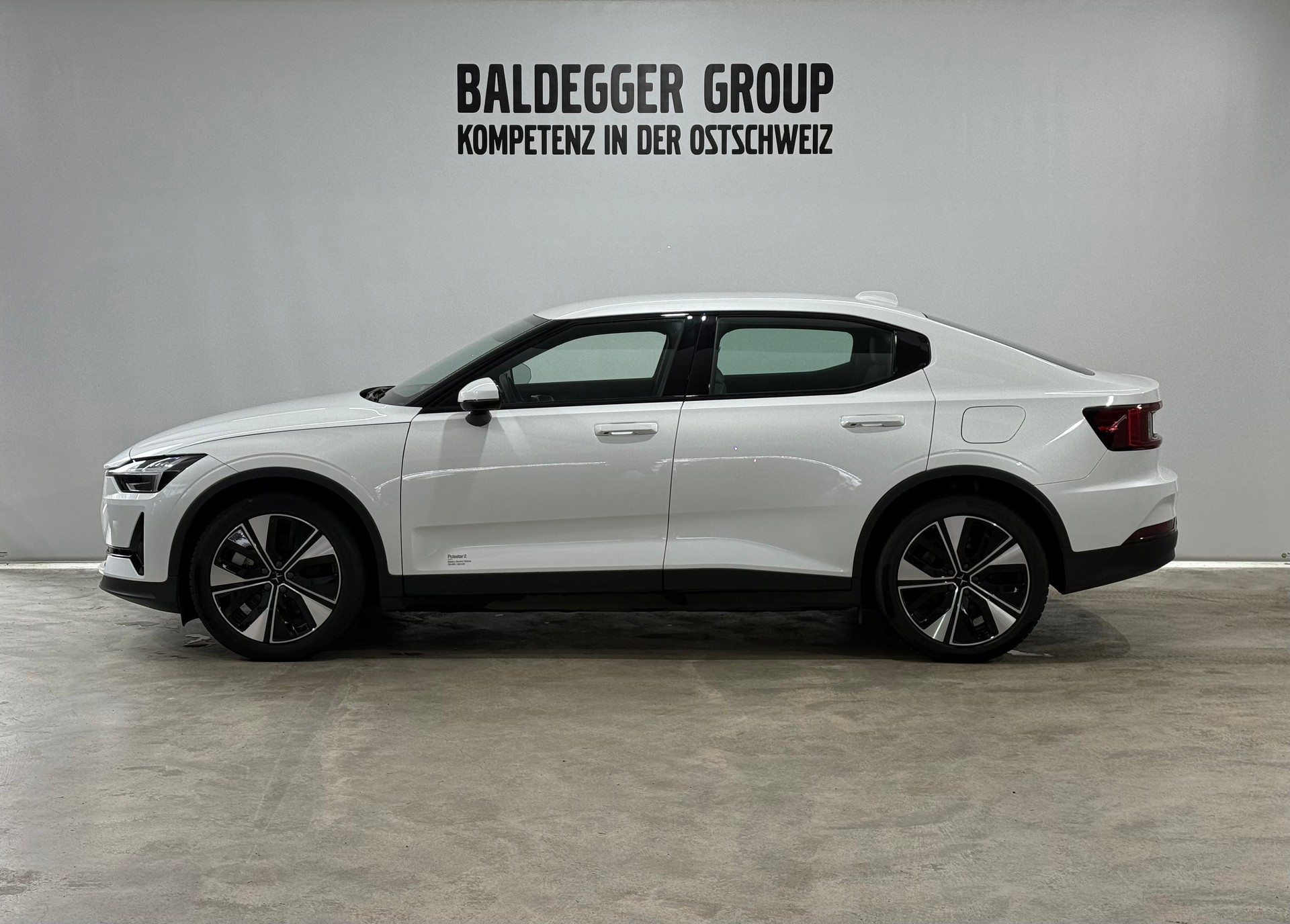 POLESTAR 2 Long Range Dual Motor-image-1