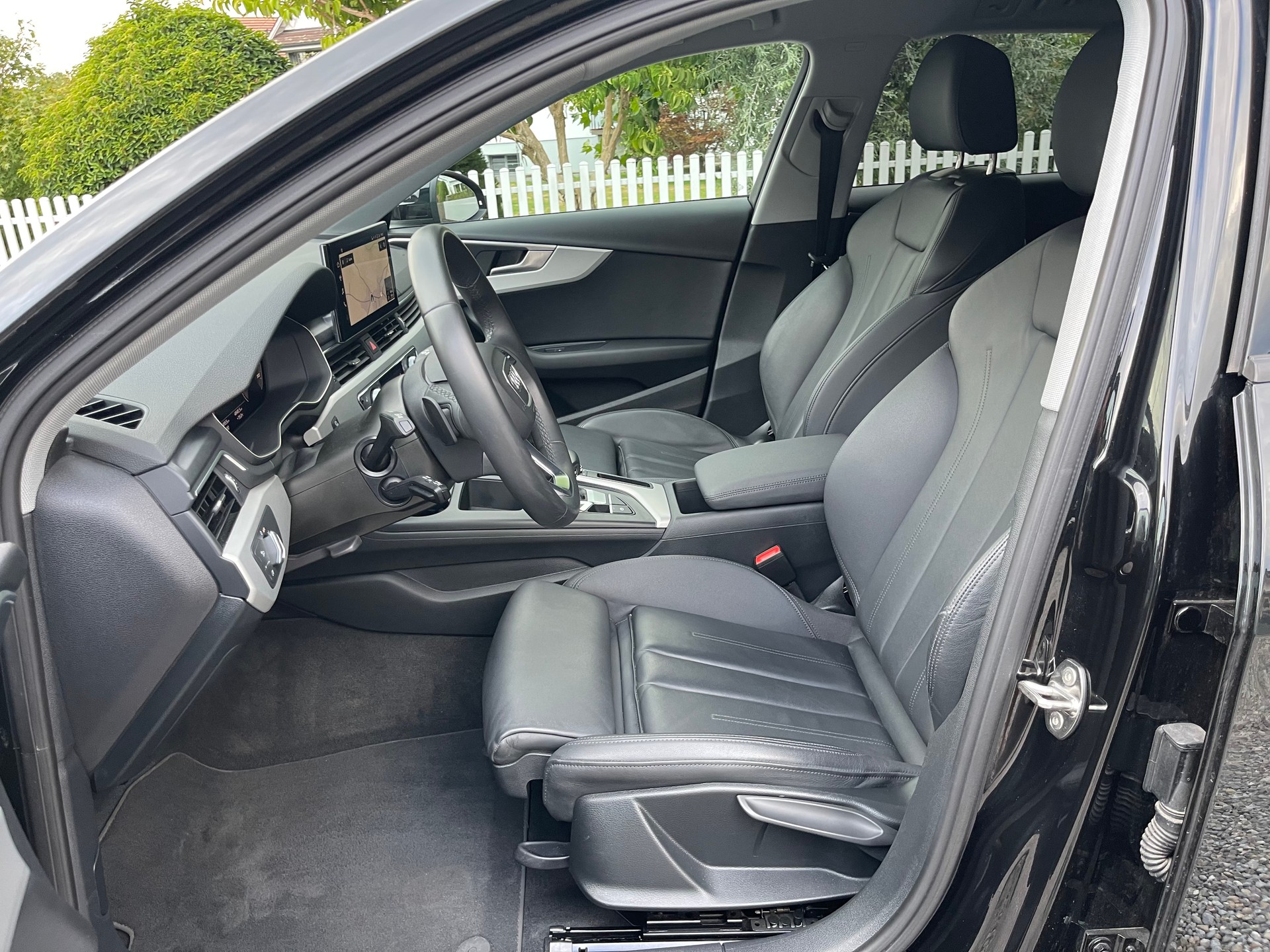 AUDI A4 Avant 40 TDI S line Attraction quattro S-tronic-image-9
