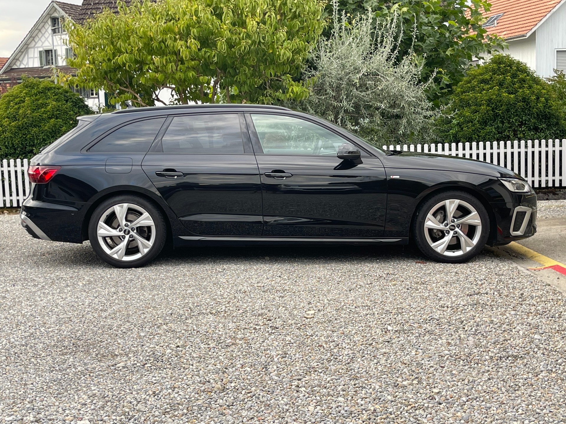 AUDI A4 Avant 40 TDI S line Attraction quattro S-tronic-image-4