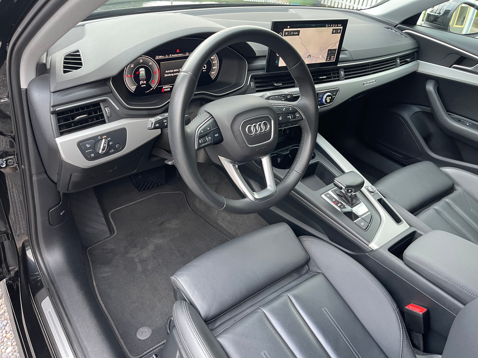 AUDI A4 Avant 40 TDI S line Attraction quattro S-tronic-image-8