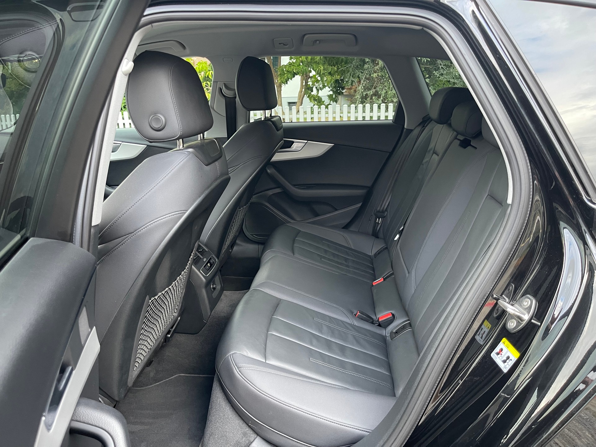 AUDI A4 Avant 40 TDI S line Attraction quattro S-tronic-image-10